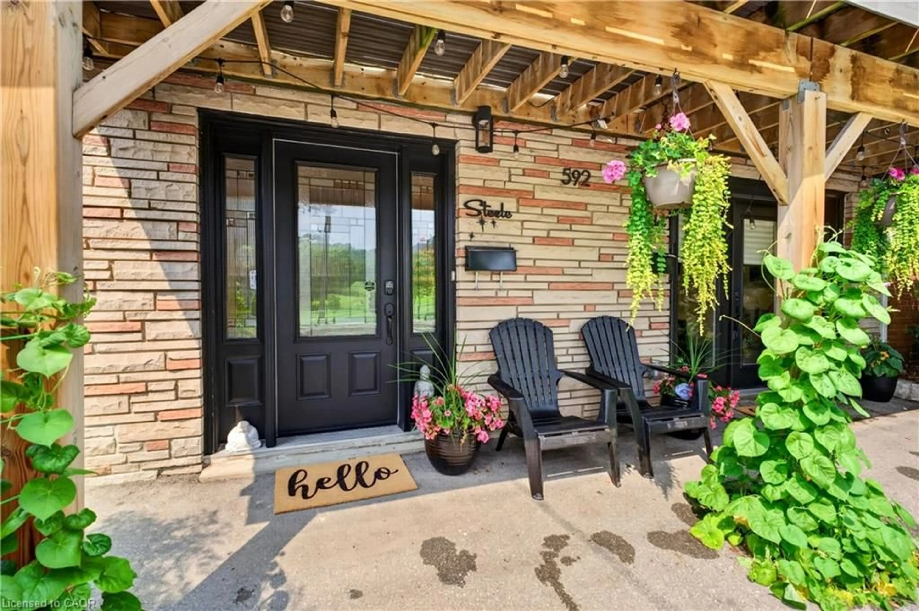 Indoor entryway for 592 Aberdeen Ave, Hamilton Ontario L8P 2T1