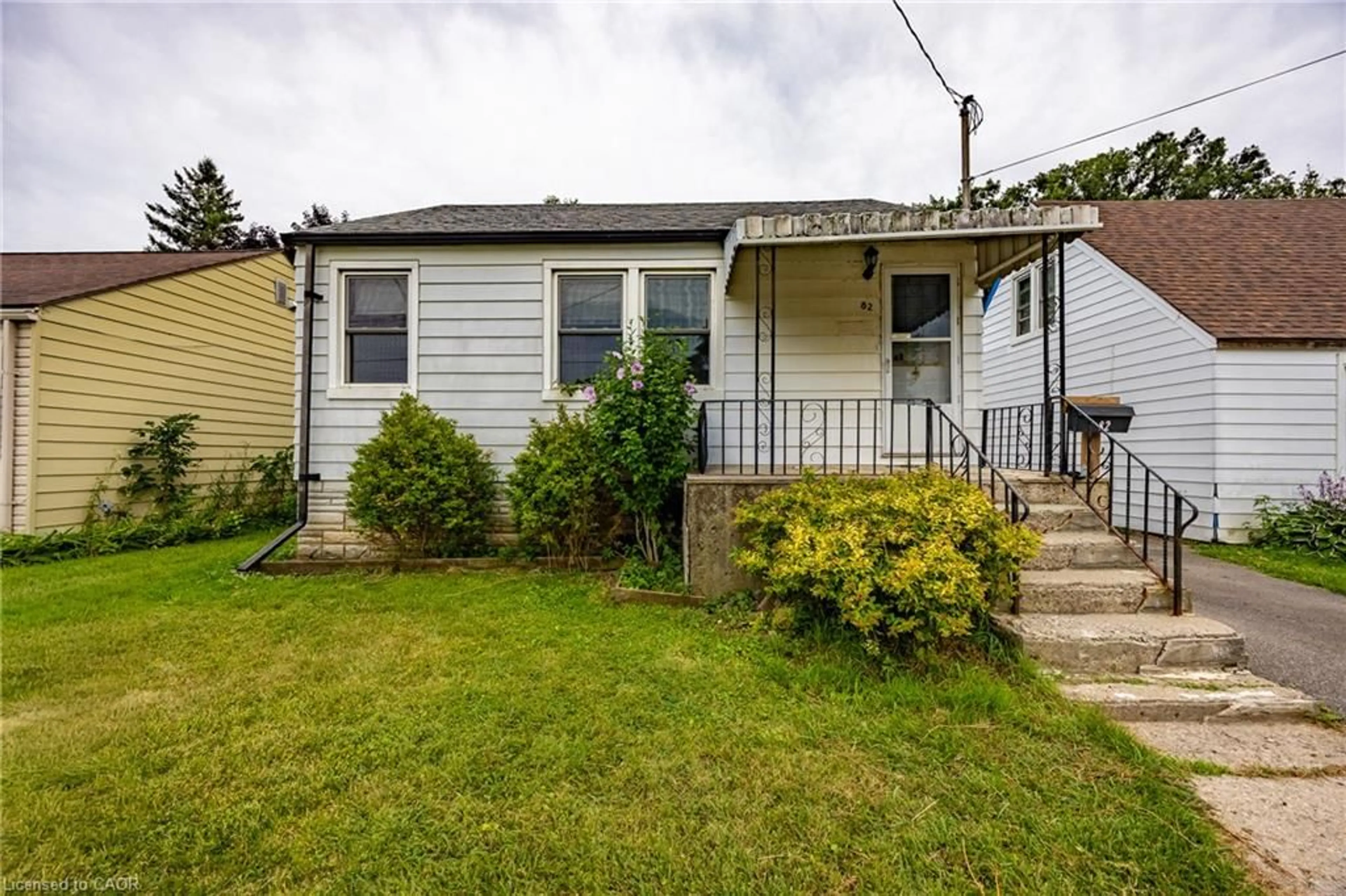 Home with vinyl exterior material, street for 82 Salisbury Ave, Brantford Ontario N3S 1N2