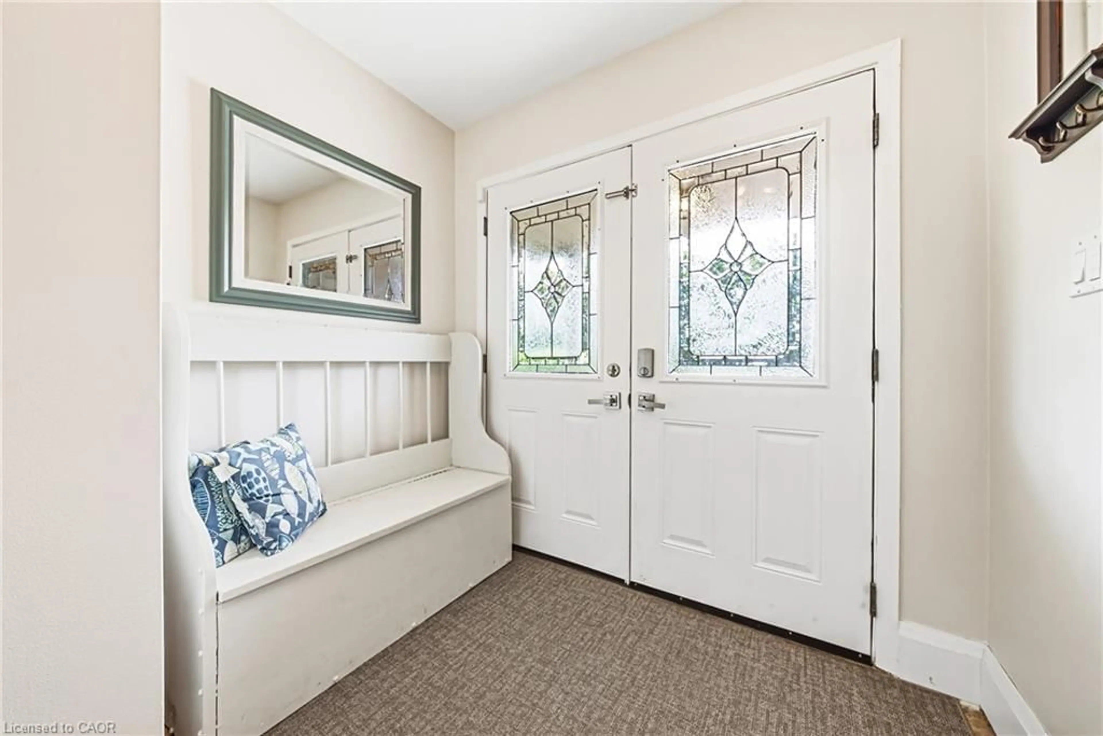 Indoor entryway for 364 Fennell Ave, Hamilton Ontario L9C 1G4