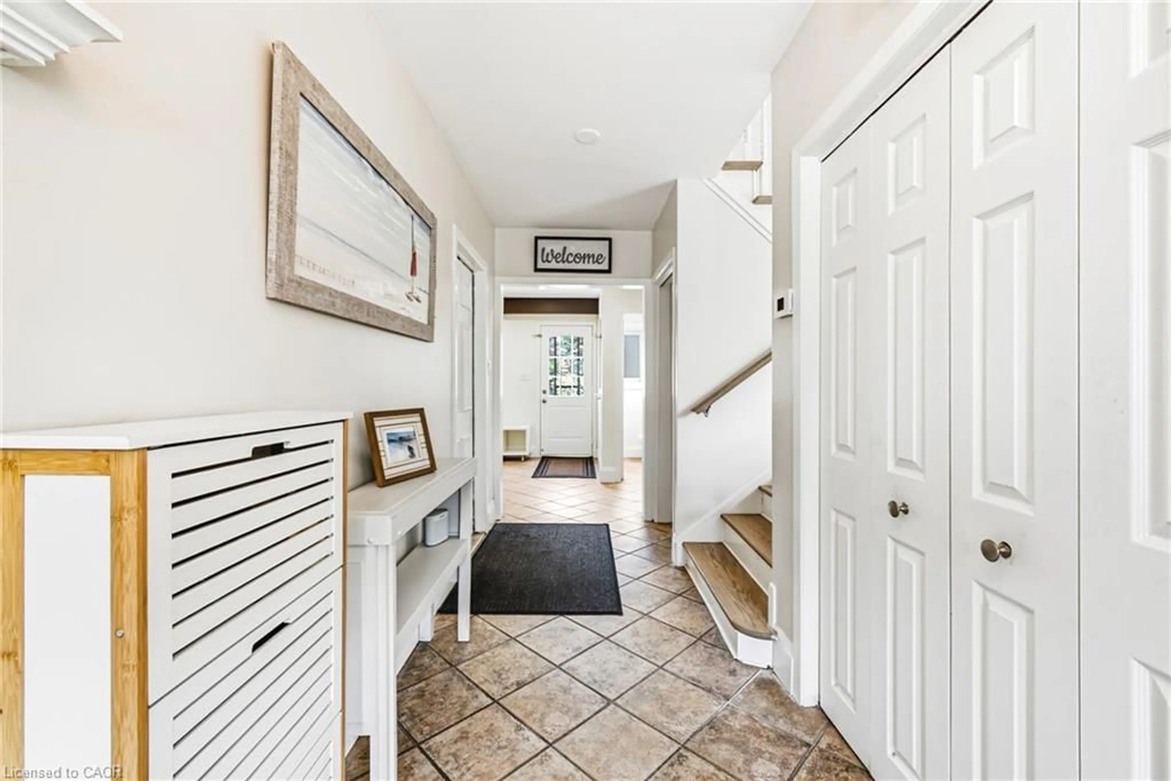 Indoor entryway for 364 Fennell Ave, Hamilton Ontario L9C 1G4