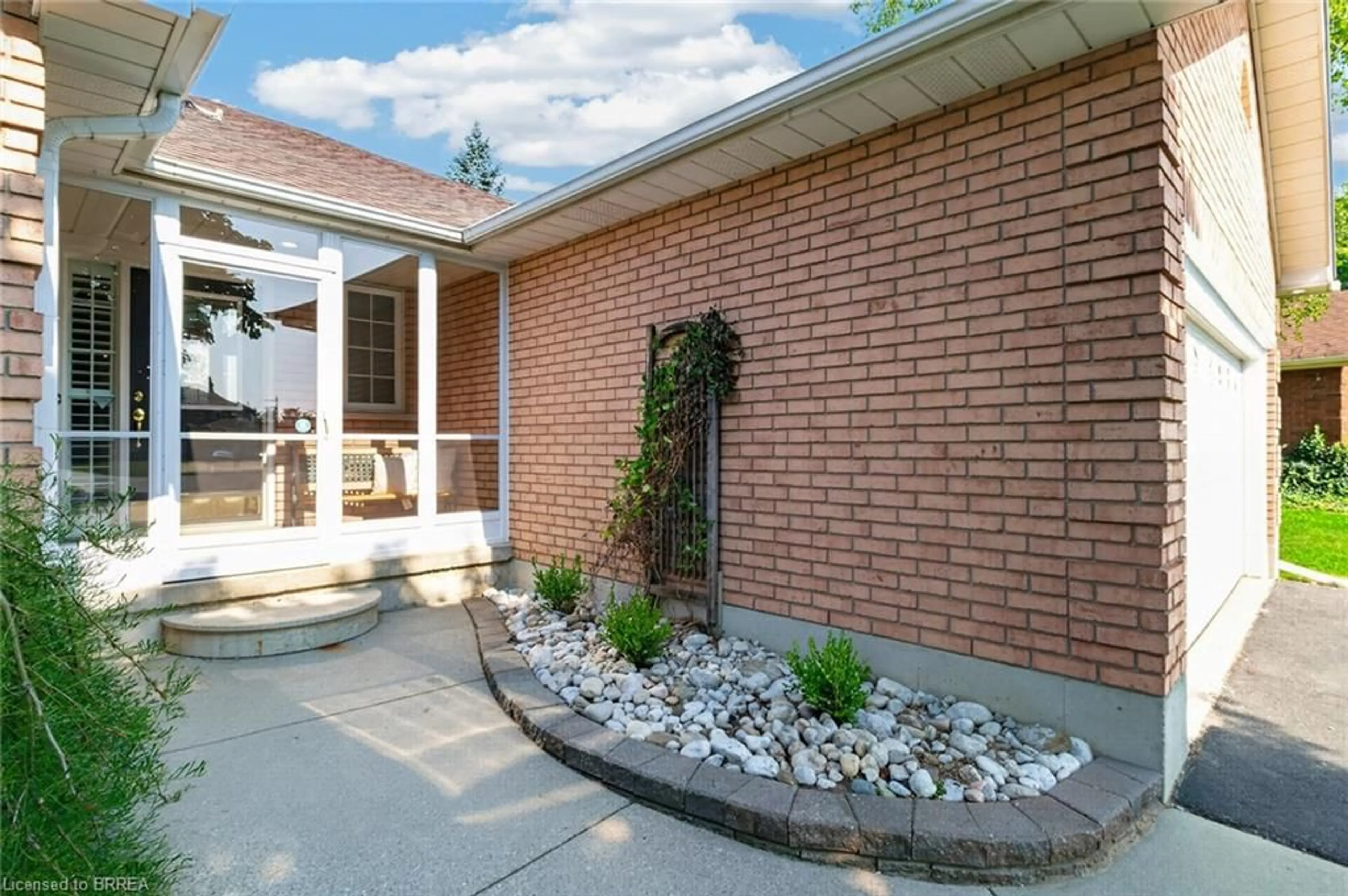 Home with brick exterior material, street for 3 Harvey Crt, Brantford Ontario N3R 7W6