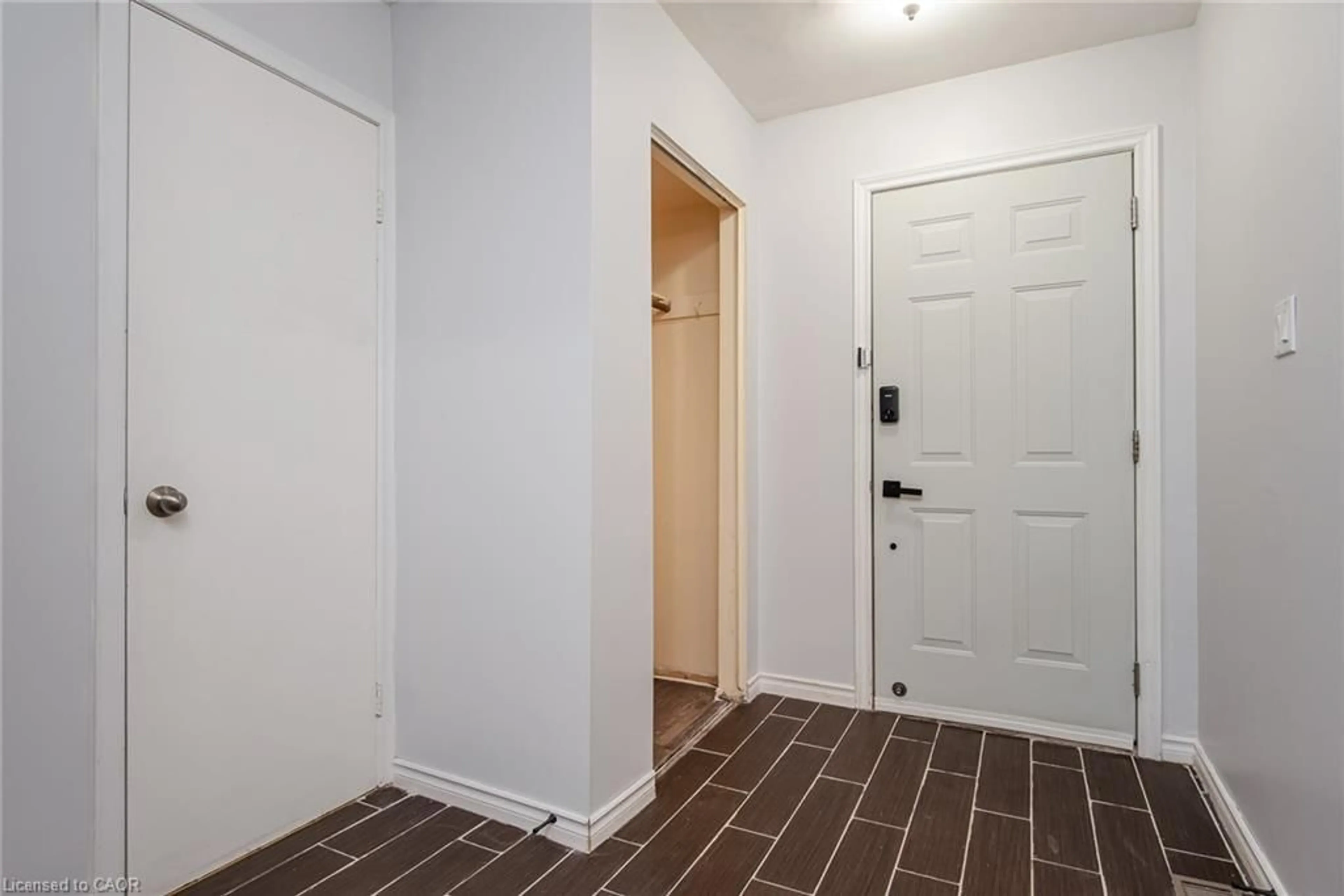 Indoor entryway for 503 Lonelm Crt #A, Waterloo Ontario N2L 5C9