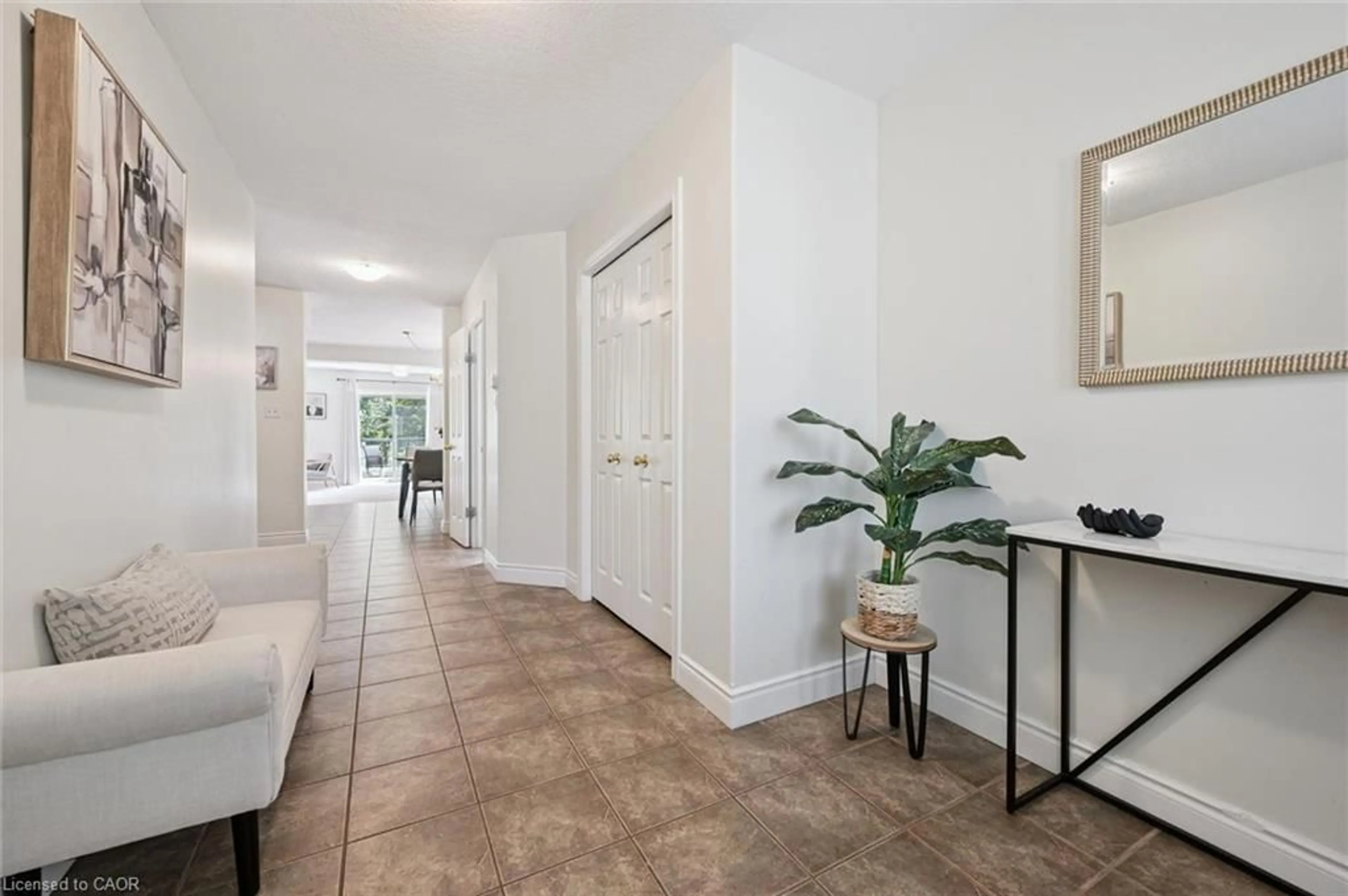 Indoor entryway for 575 Violet St, Waterloo Ontario N2V 2T8