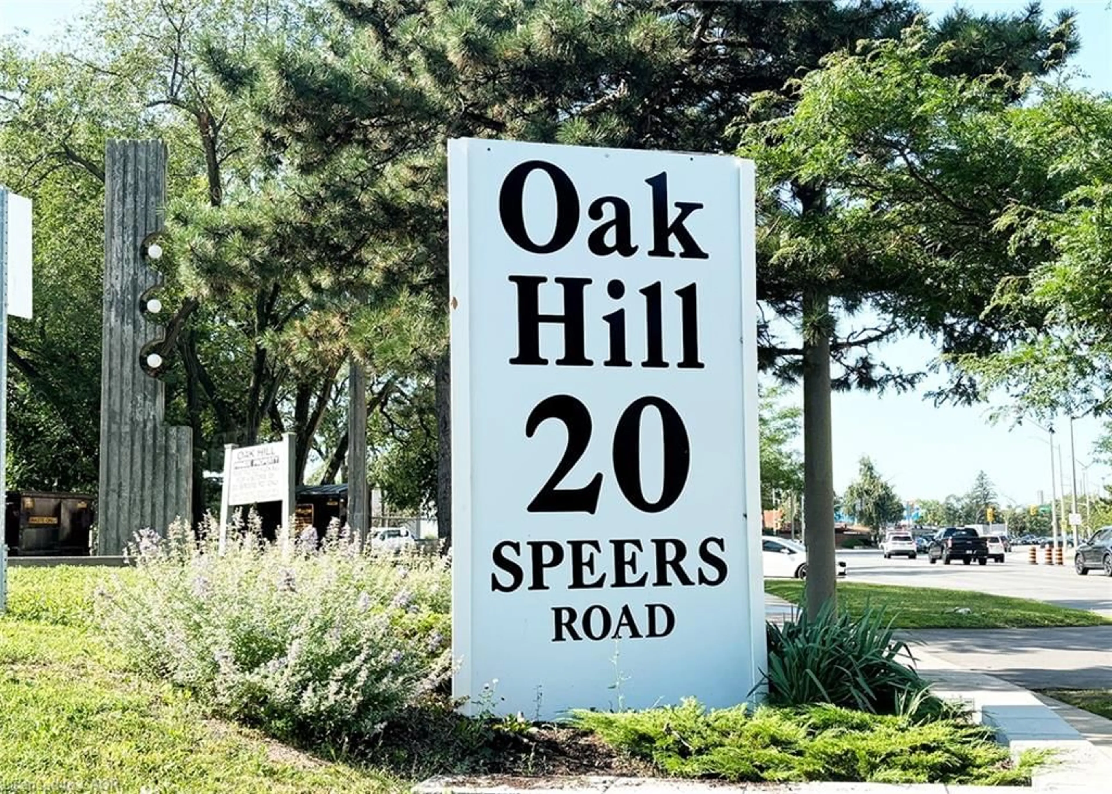 Indoor foyer for 20 Speers Rd #1004, Oakville Ontario L6K 3R5