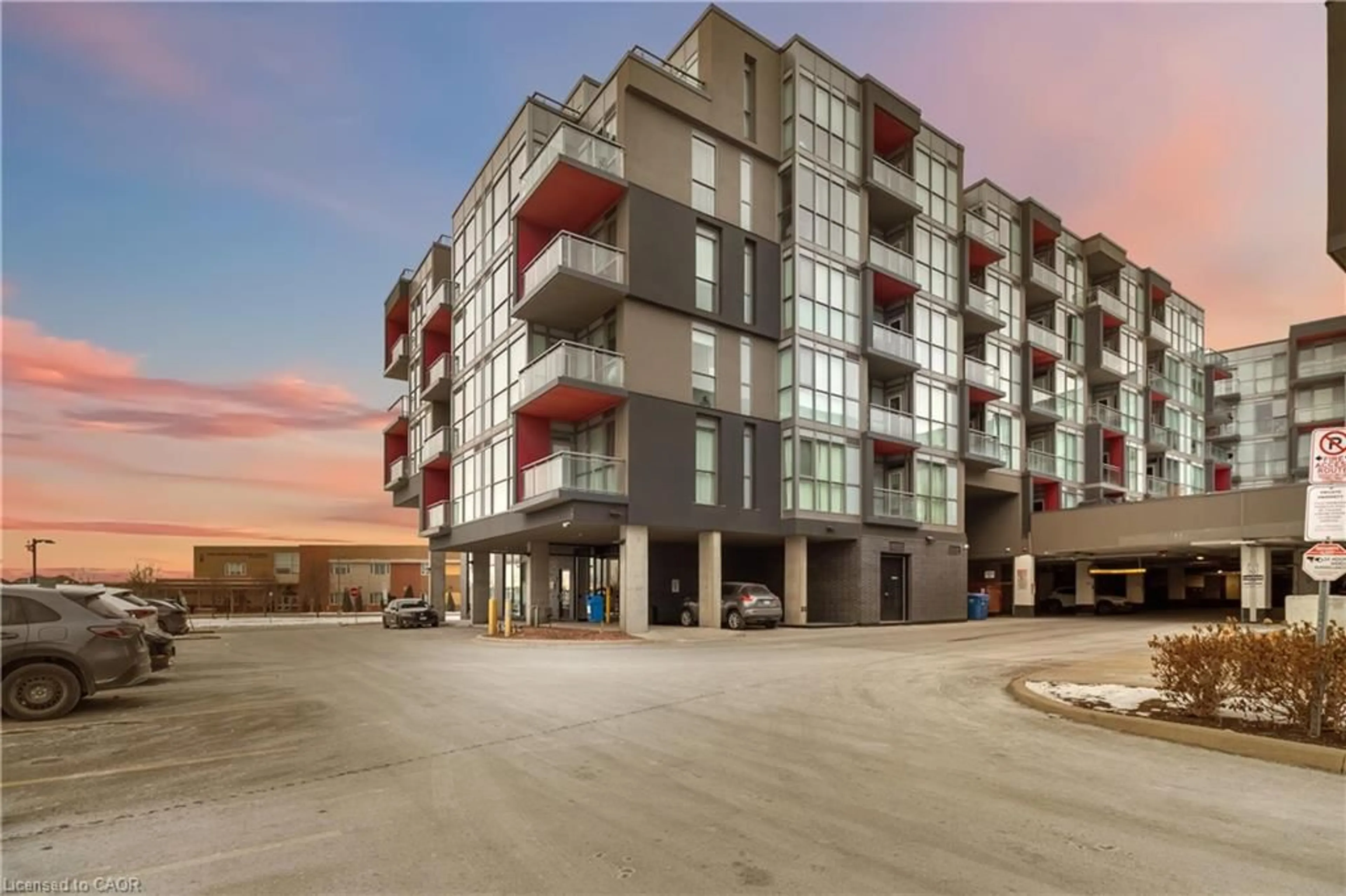 Unknown for 5220 Dundas St #D422, Burlington Ontario L7L 0J4