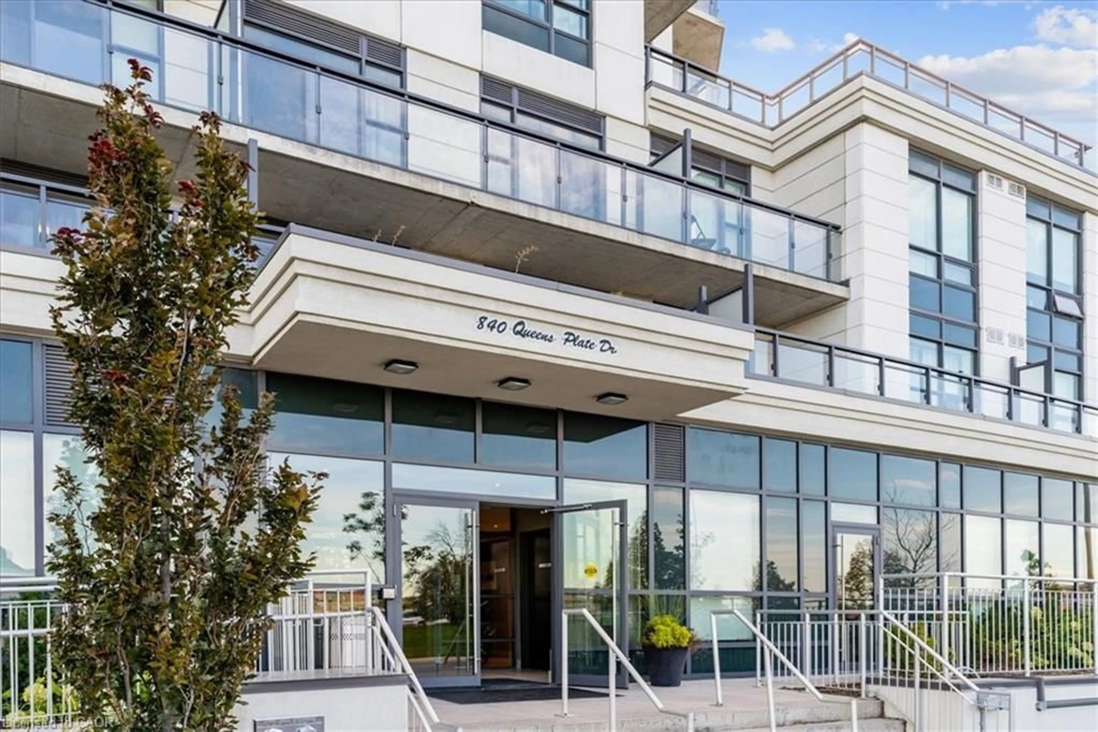 Indoor foyer for 840 Queens Plate Dr #1009, Toronto Ontario M9W 7J9