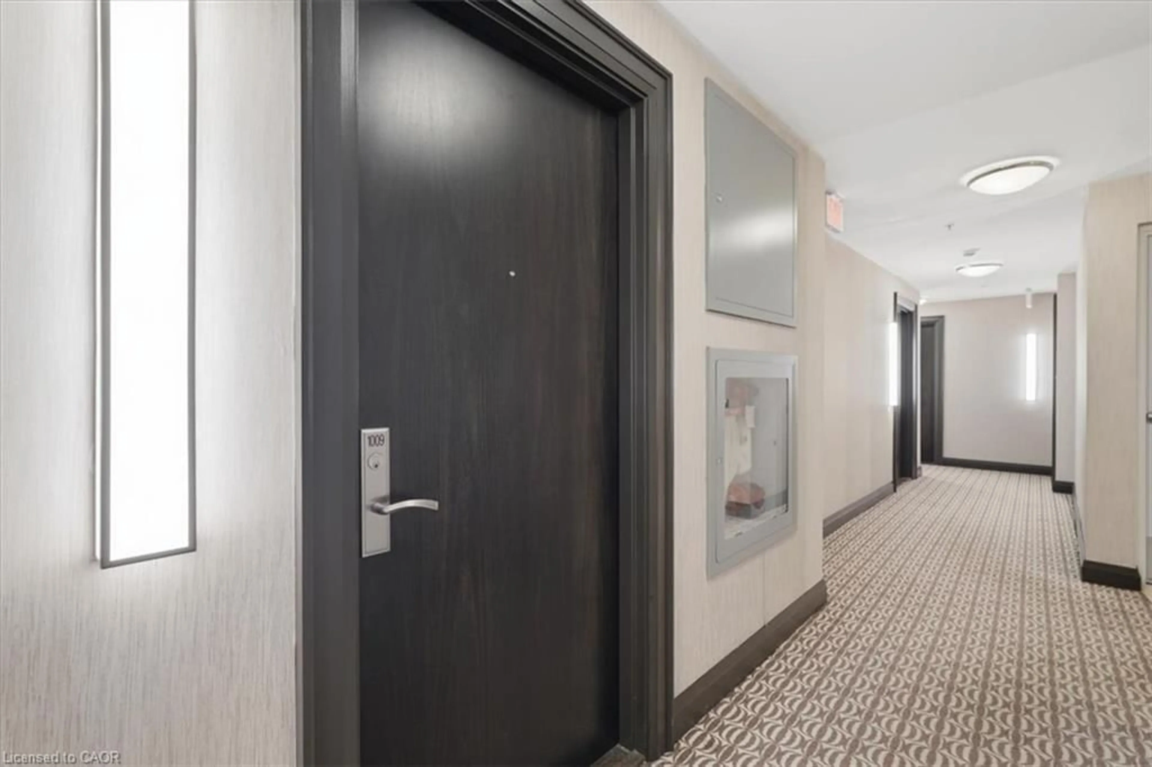 Indoor foyer for 840 Queens Plate Dr #1009, Toronto Ontario M9W 7J9