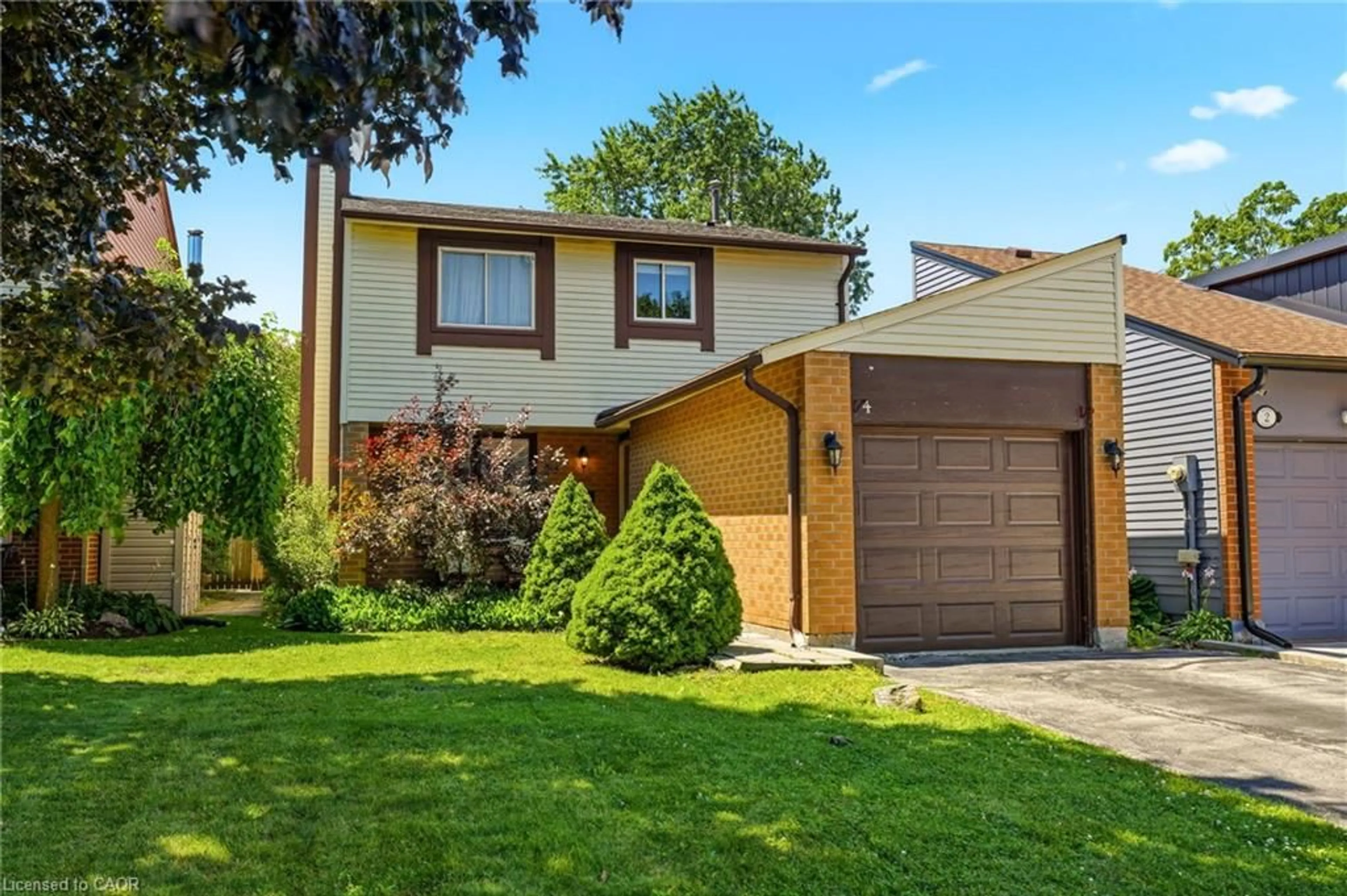 Home with vinyl exterior material, street for 4 Eileen St, Waterdown Ontario L9H 7E6