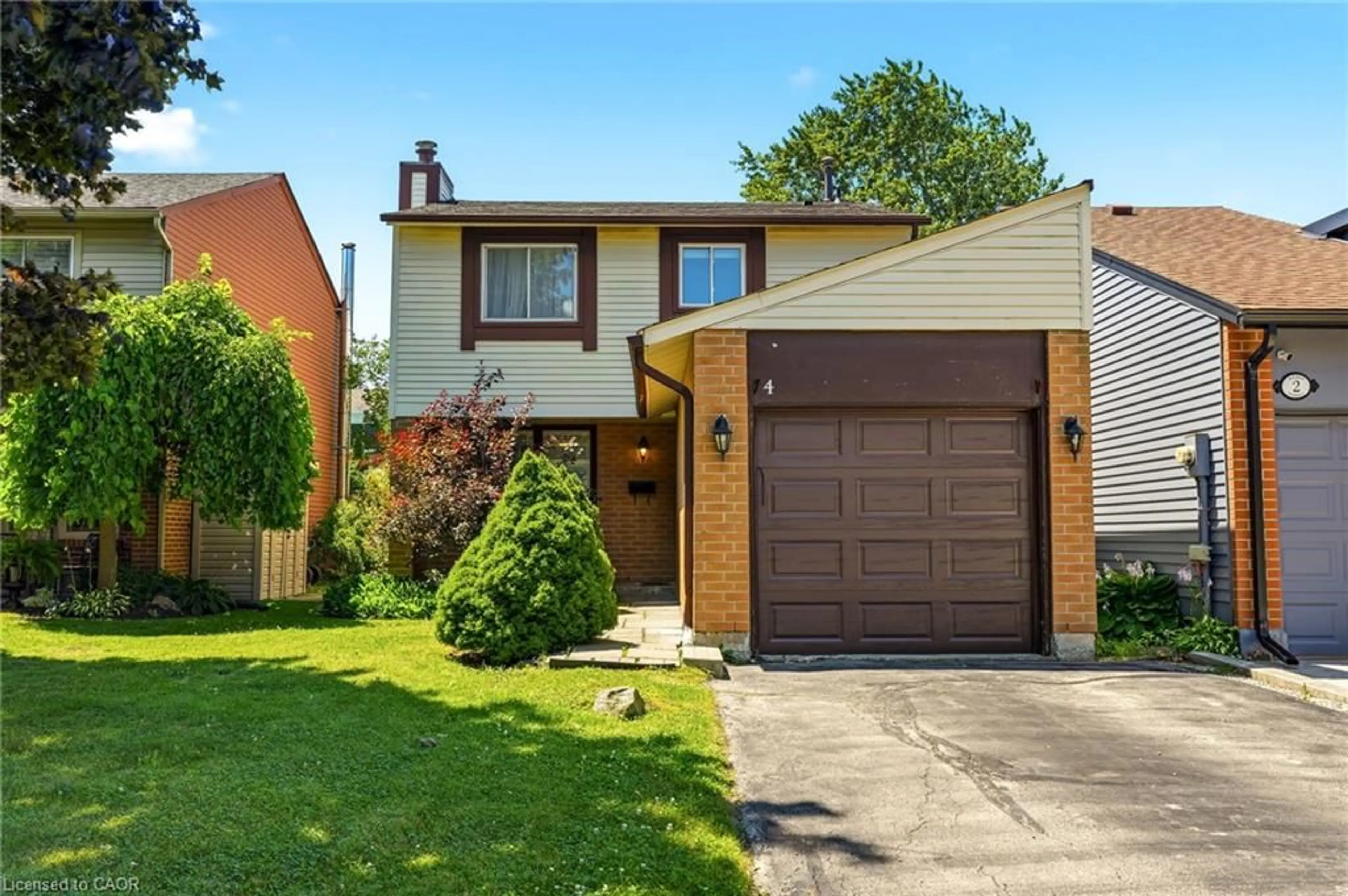 Home with brick exterior material, street for 4 Eileen St, Waterdown Ontario L9H 7E6