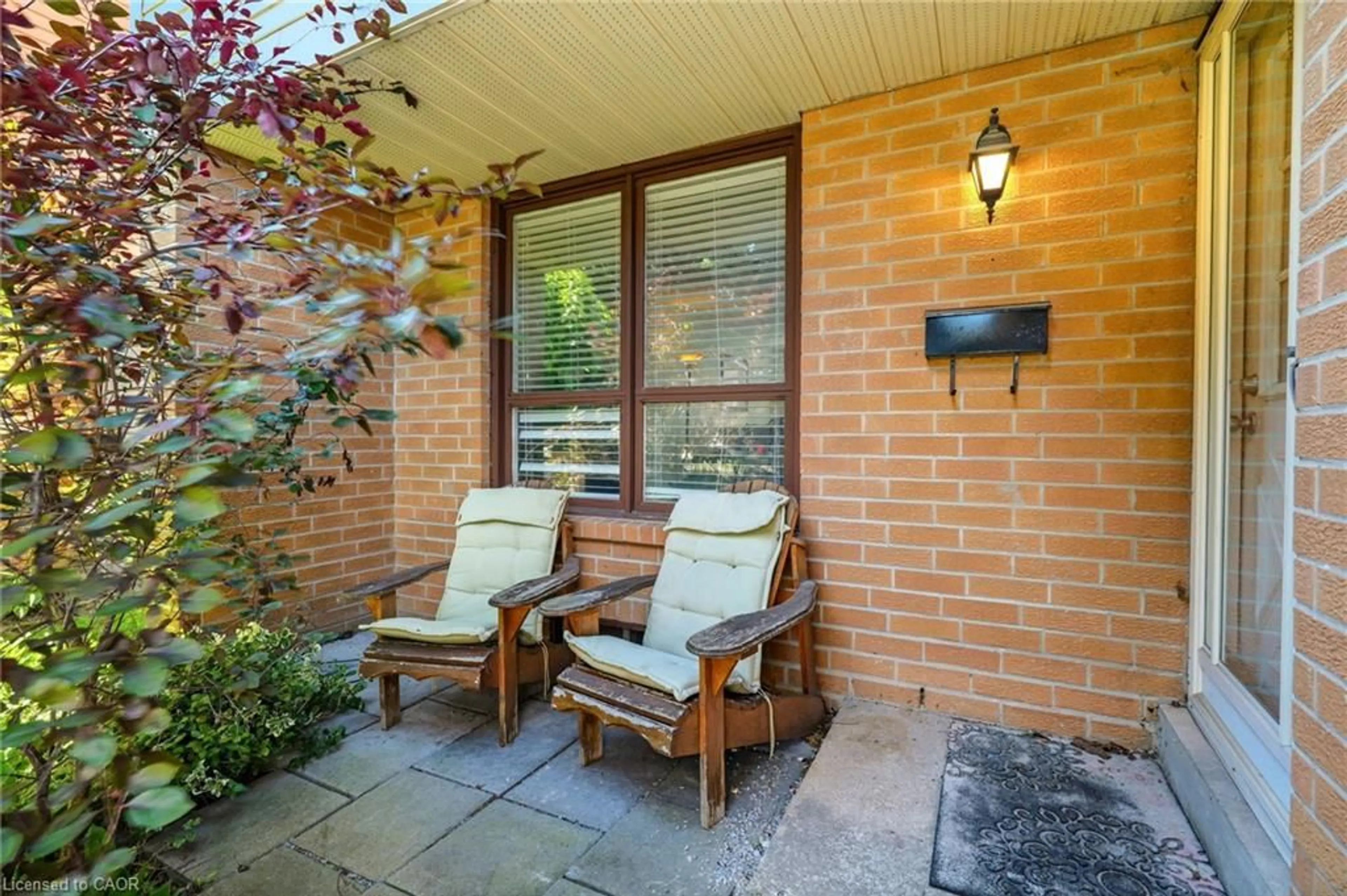Patio, street for 4 Eileen St, Waterdown Ontario L9H 7E6