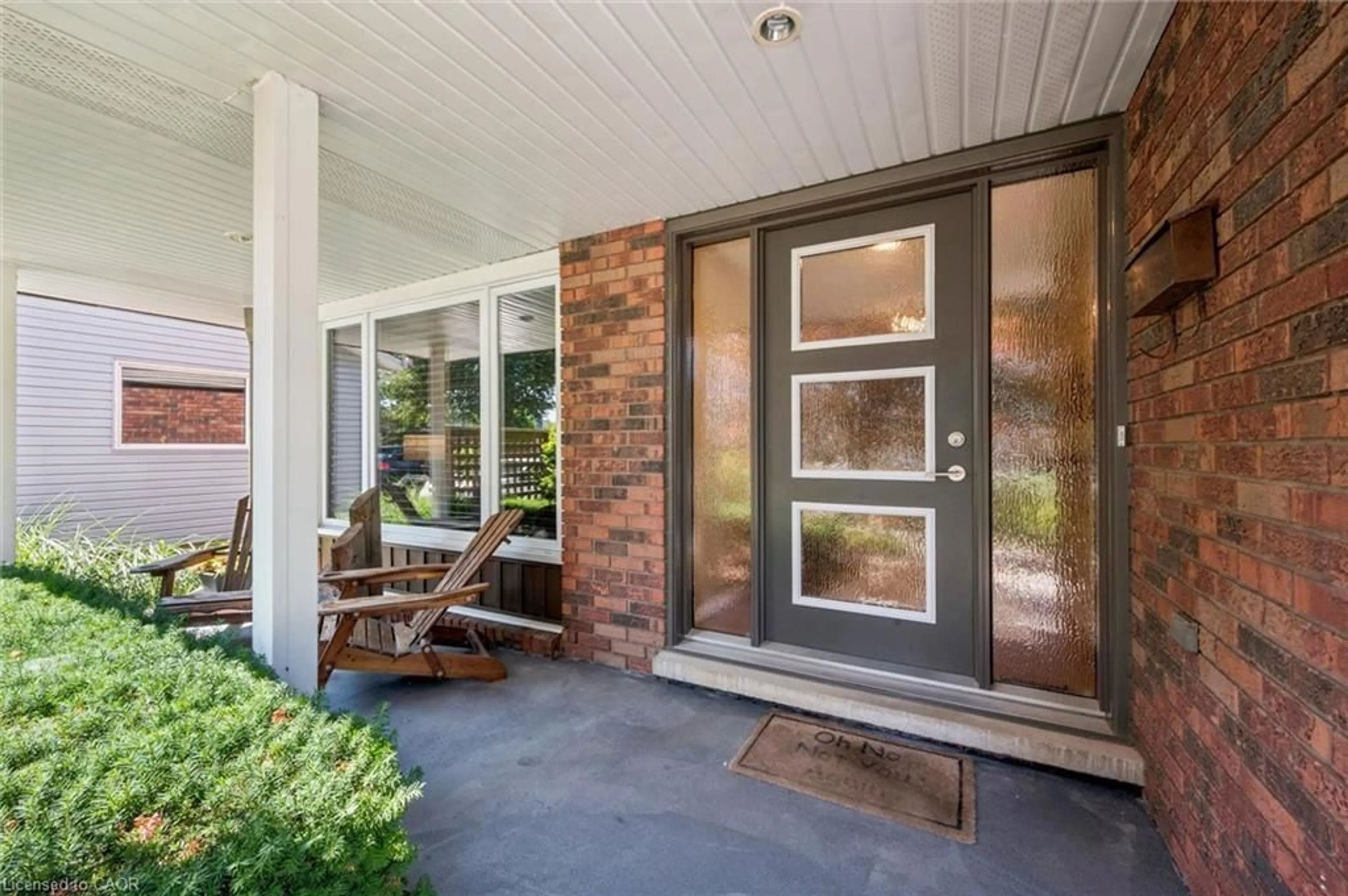 Indoor entryway for 88 Manor Dr, Kitchener Ontario N2A 2V1