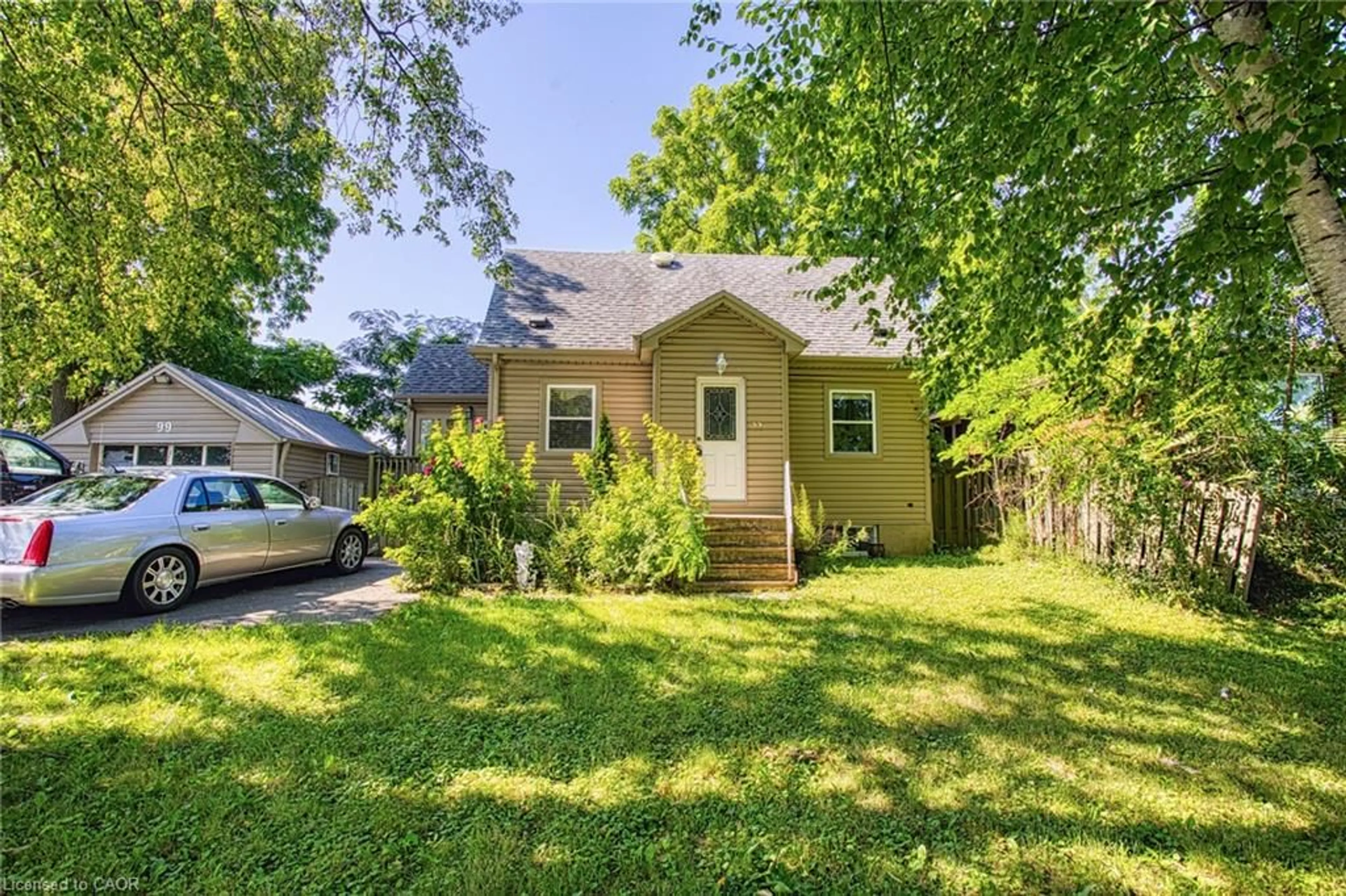 A pic from outside/outdoor area/front of a property/back of a property/a pic from drone, street for 99 Mohawk Rd, Hamilton Ontario L9C 1W2