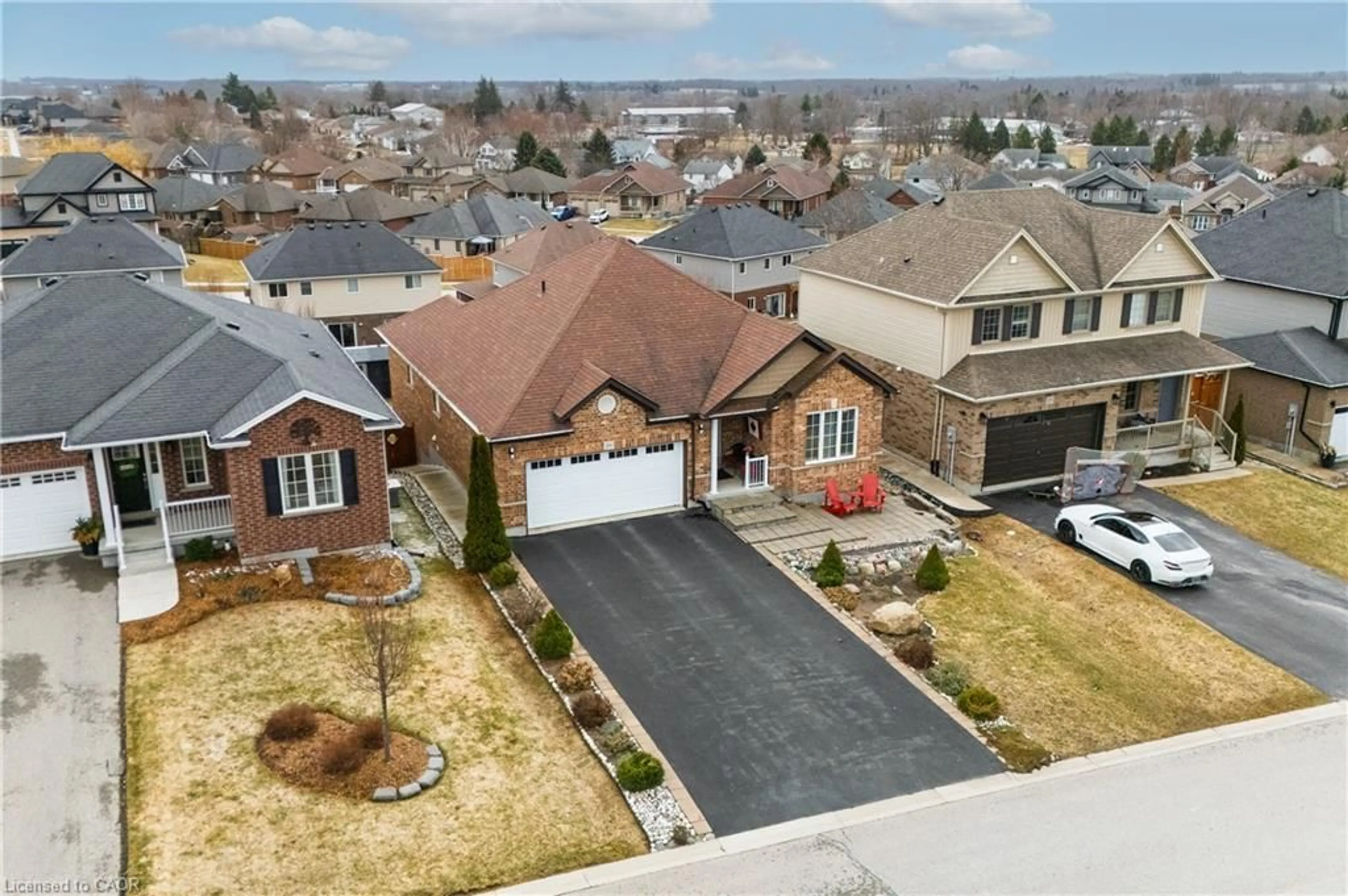 A pic from outside/outdoor area/front of a property/back of a property/a pic from drone, street for 29 English Cres, Plattsville Ontario N0J 1S0