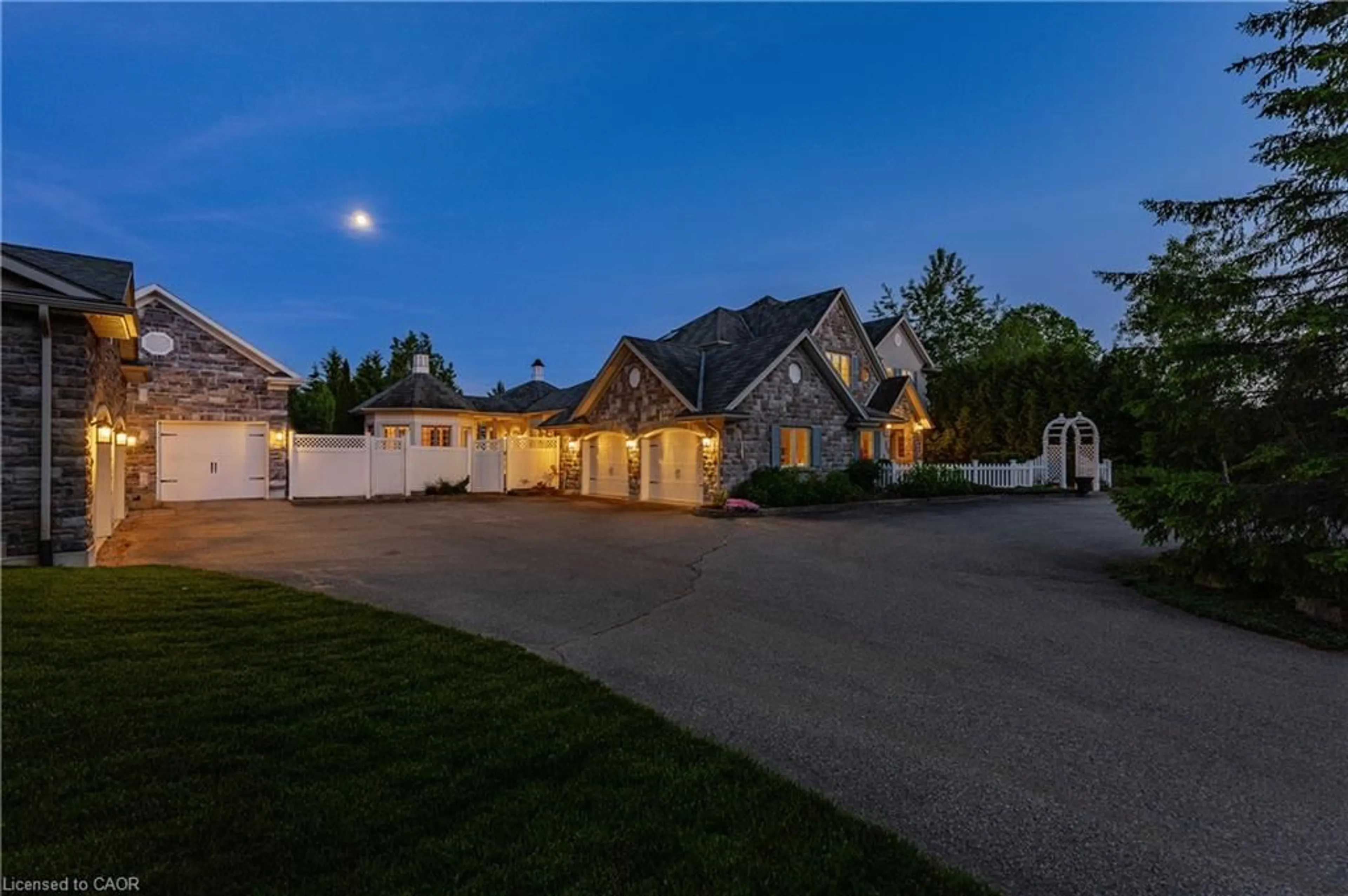 A pic from outside/outdoor area/front of a property/back of a property/a pic from drone, street for 6805 Concession Rd 2, Puslinch Ontario N3C 2V4