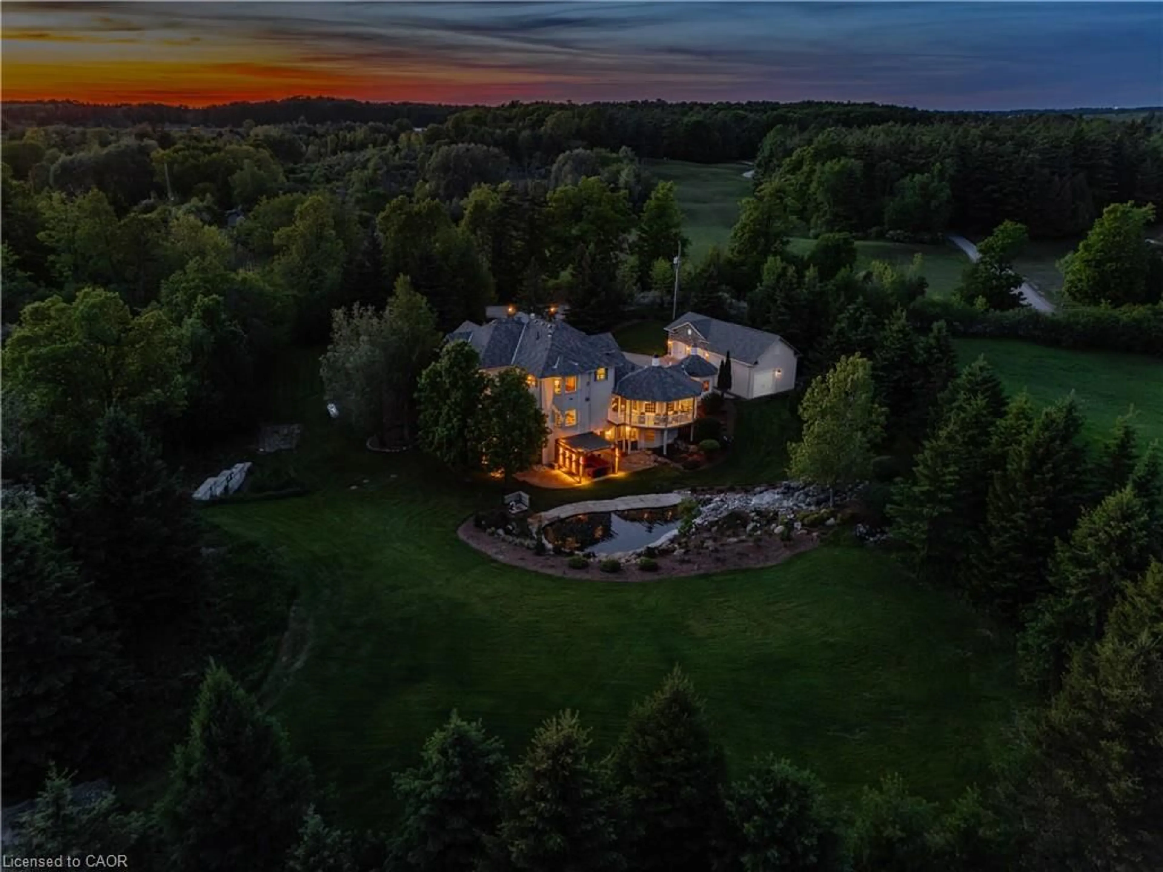 A pic from outside/outdoor area/front of a property/back of a property/a pic from drone, mountain view for 6805 Concession Rd 2, Puslinch Ontario N3C 2V4