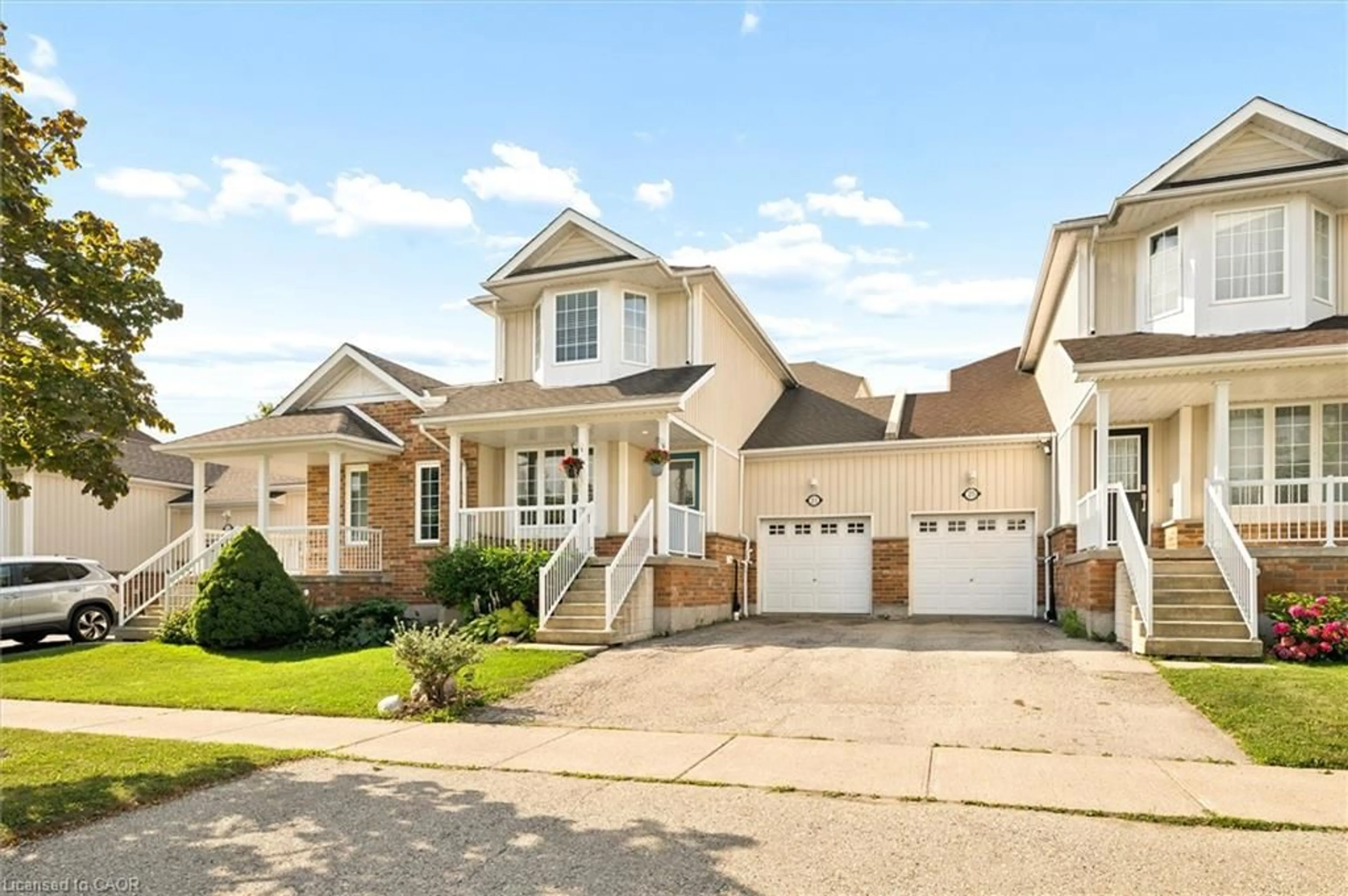 Home with vinyl exterior material, street for 21 Porchlight Dr, Elmira Ontario N3B 3M7