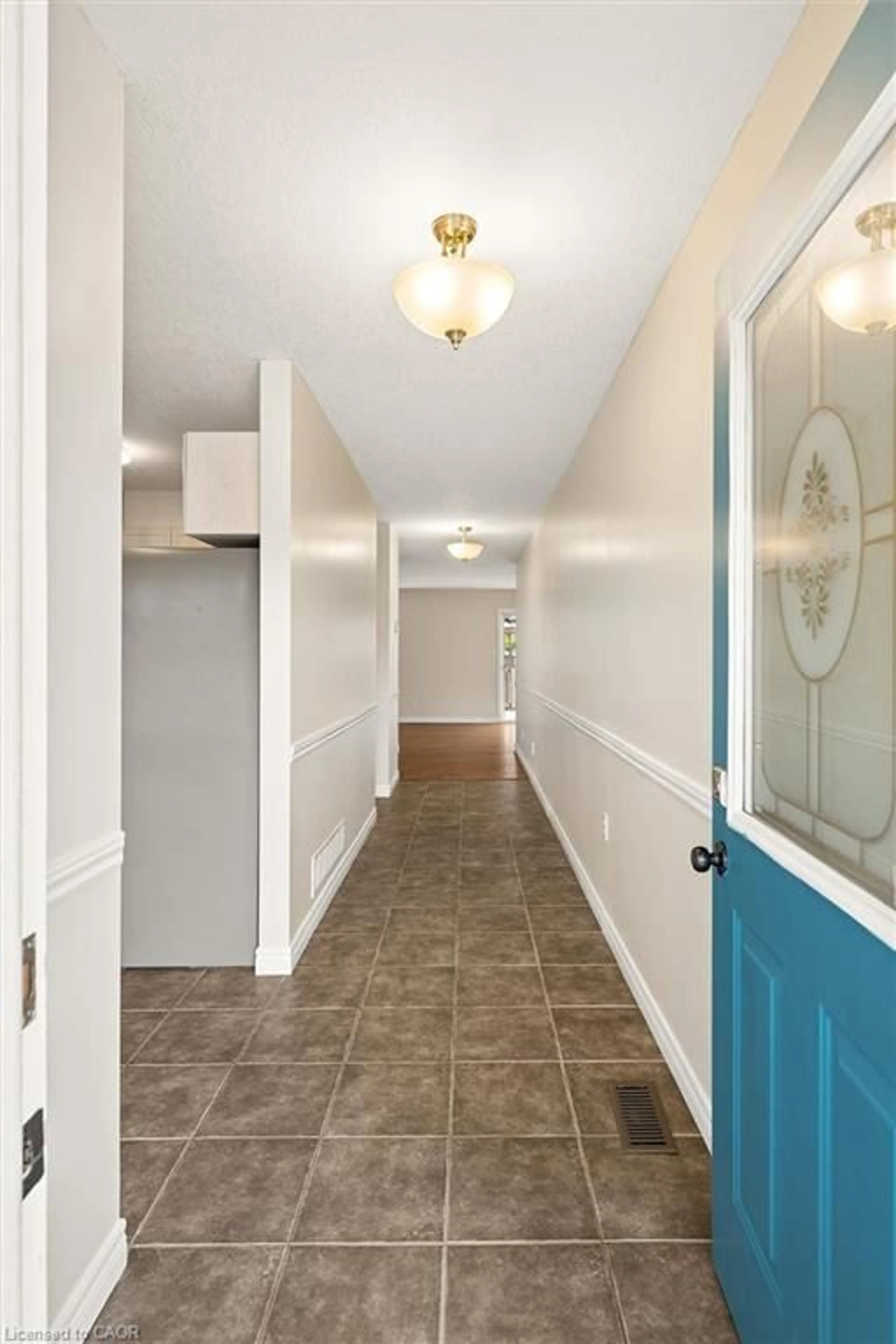 Indoor entryway for 21 Porchlight Dr, Elmira Ontario N3B 3M7