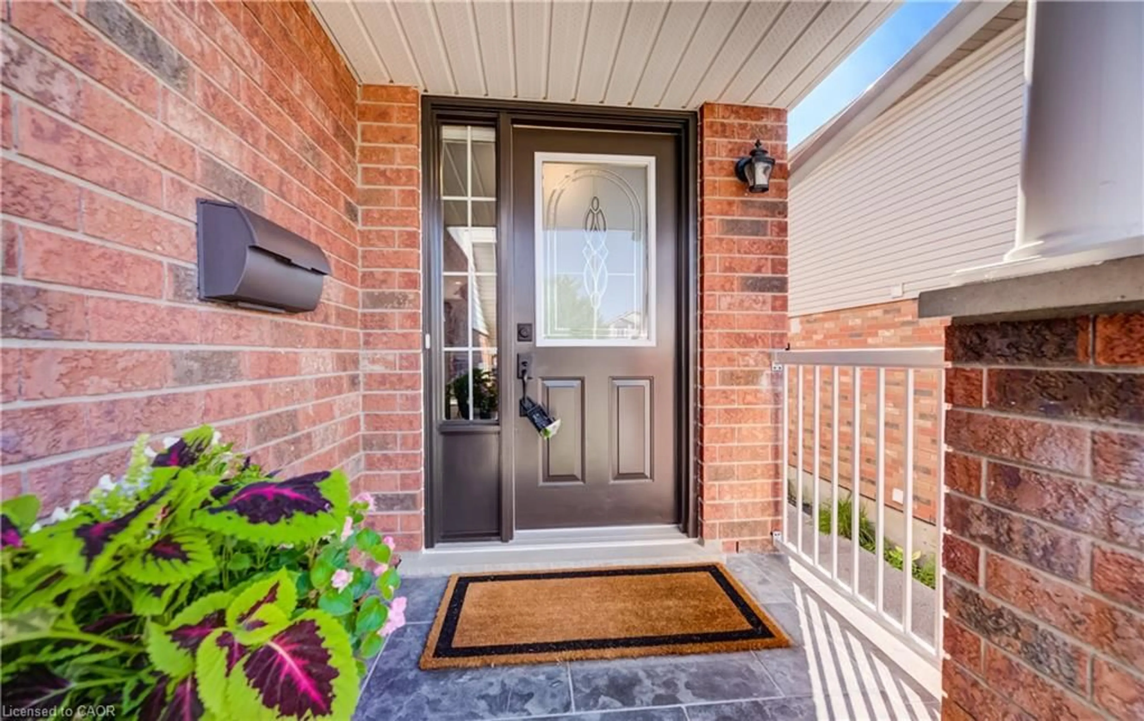 Indoor entryway for 511 Chesapeake Cres, Waterloo Ontario N2K 4G1