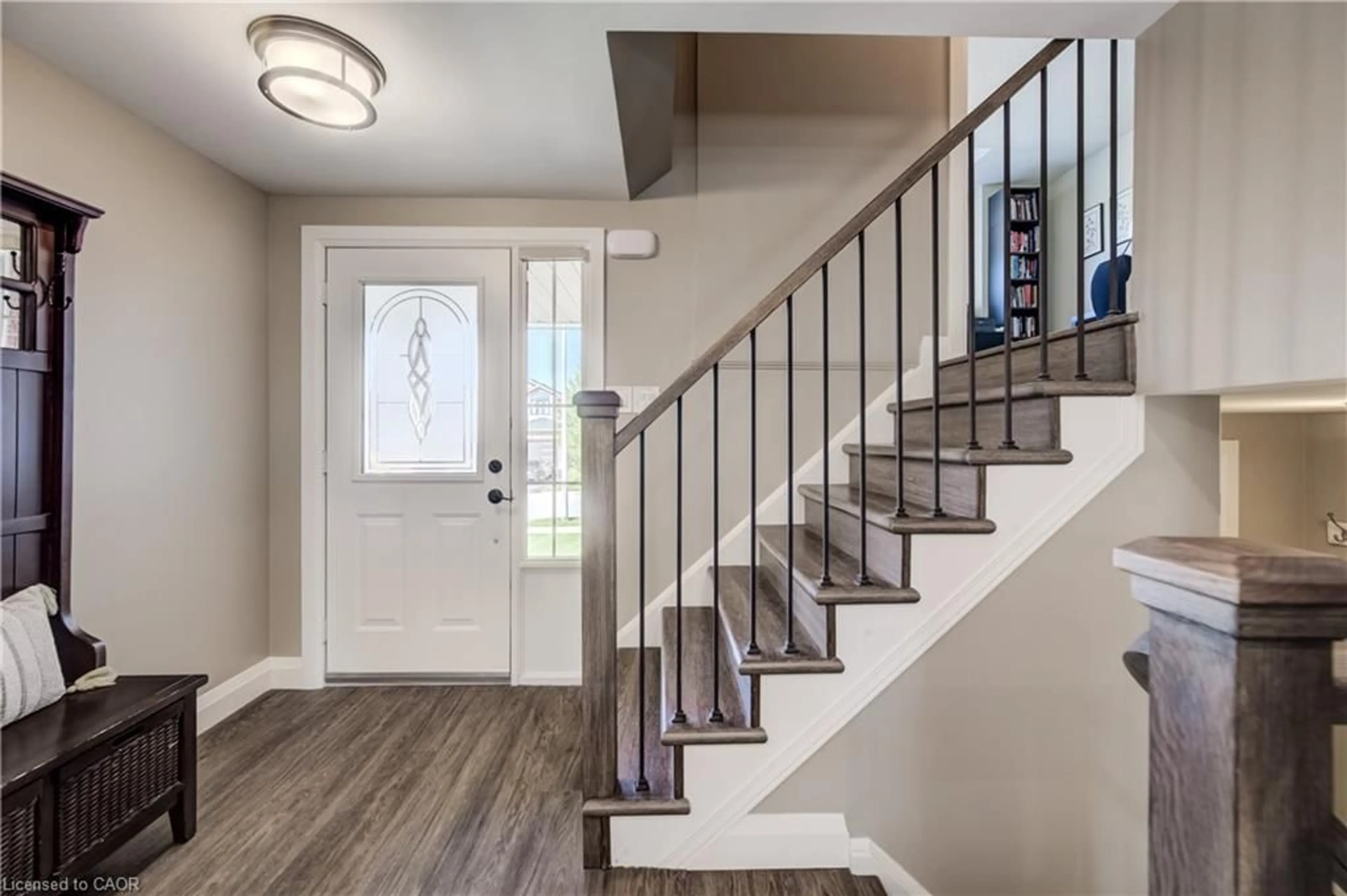 Indoor entryway for 511 Chesapeake Cres, Waterloo Ontario N2K 4G1