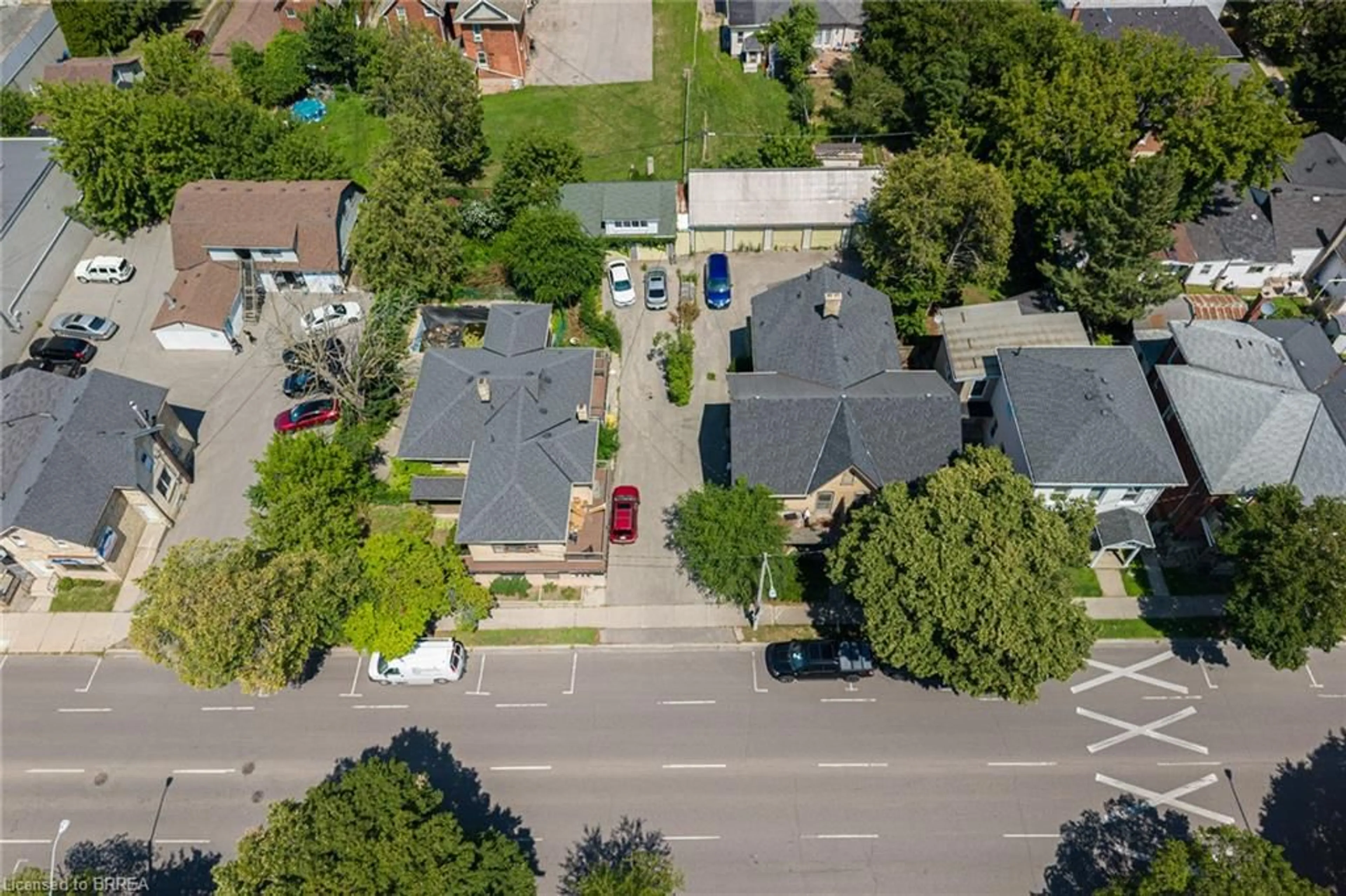 A pic from outside/outdoor area/front of a property/back of a property/a pic from drone, street for 212-218 Dalhousie St, Brantford Ontario N3S 3T7