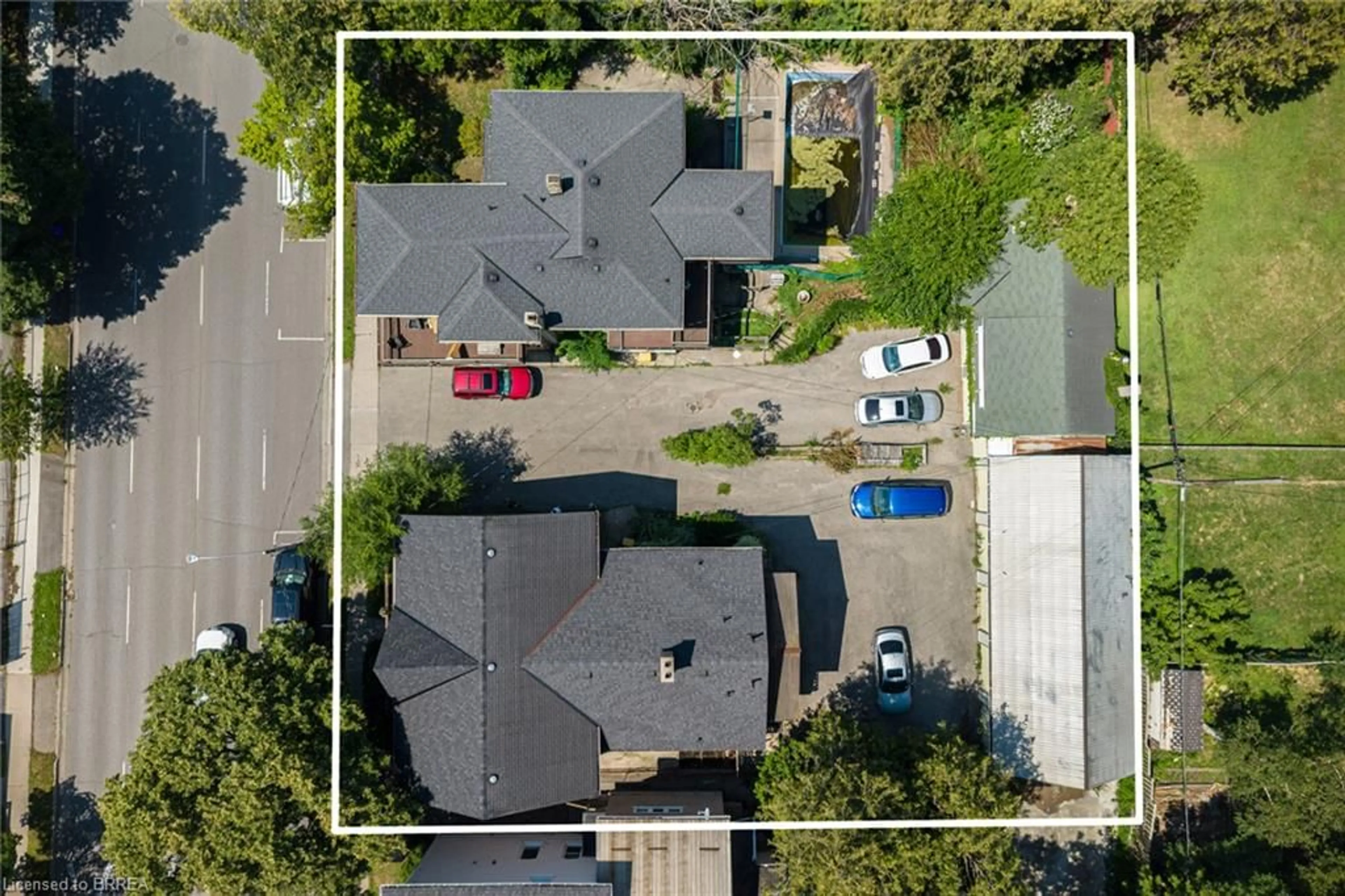 A pic from outside/outdoor area/front of a property/back of a property/a pic from drone, street for 212-218 Dalhousie St, Brantford Ontario N3S 3T7