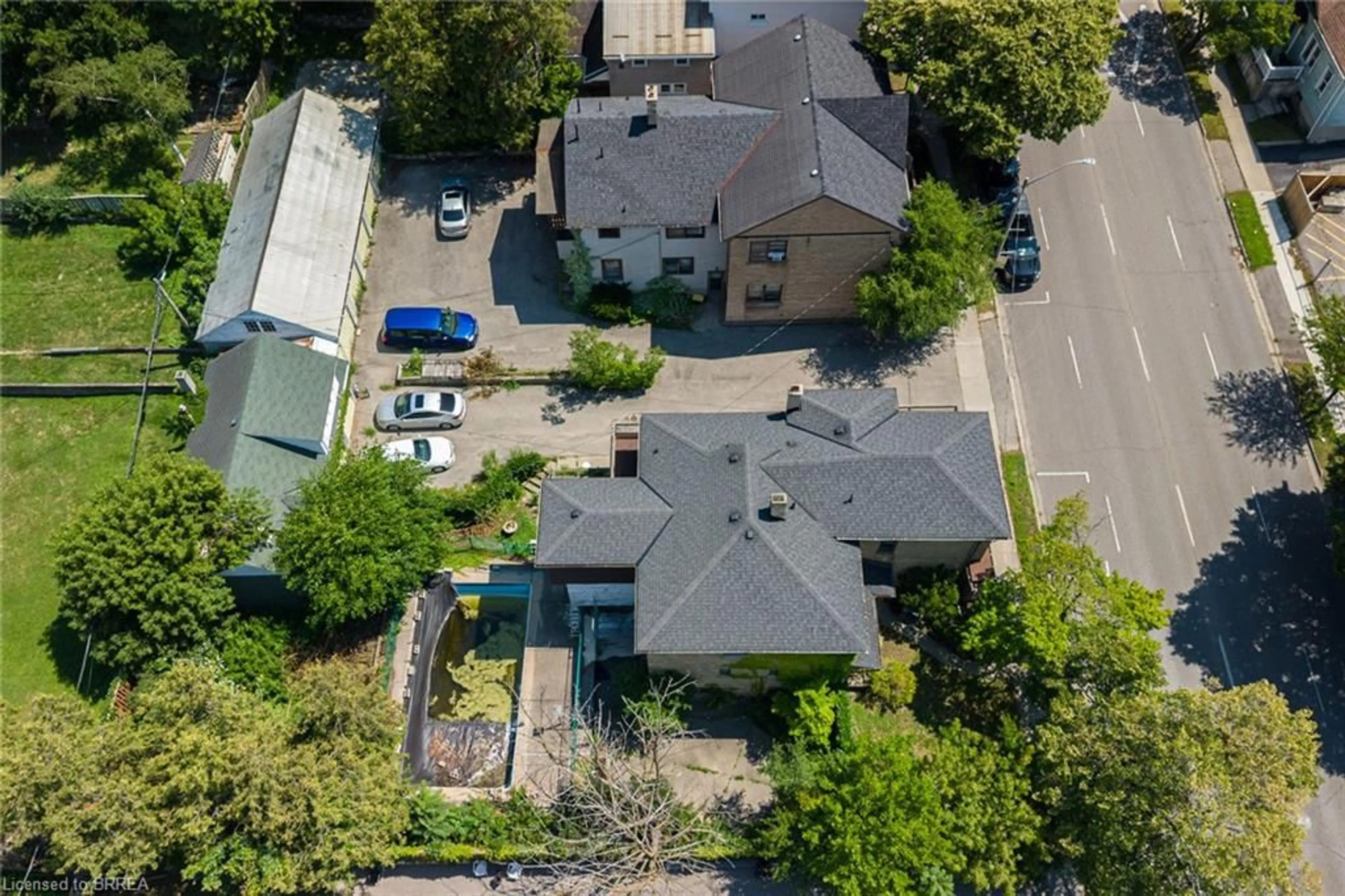A pic from outside/outdoor area/front of a property/back of a property/a pic from drone, street for 212-218 Dalhousie St, Brantford Ontario N3S 3T7