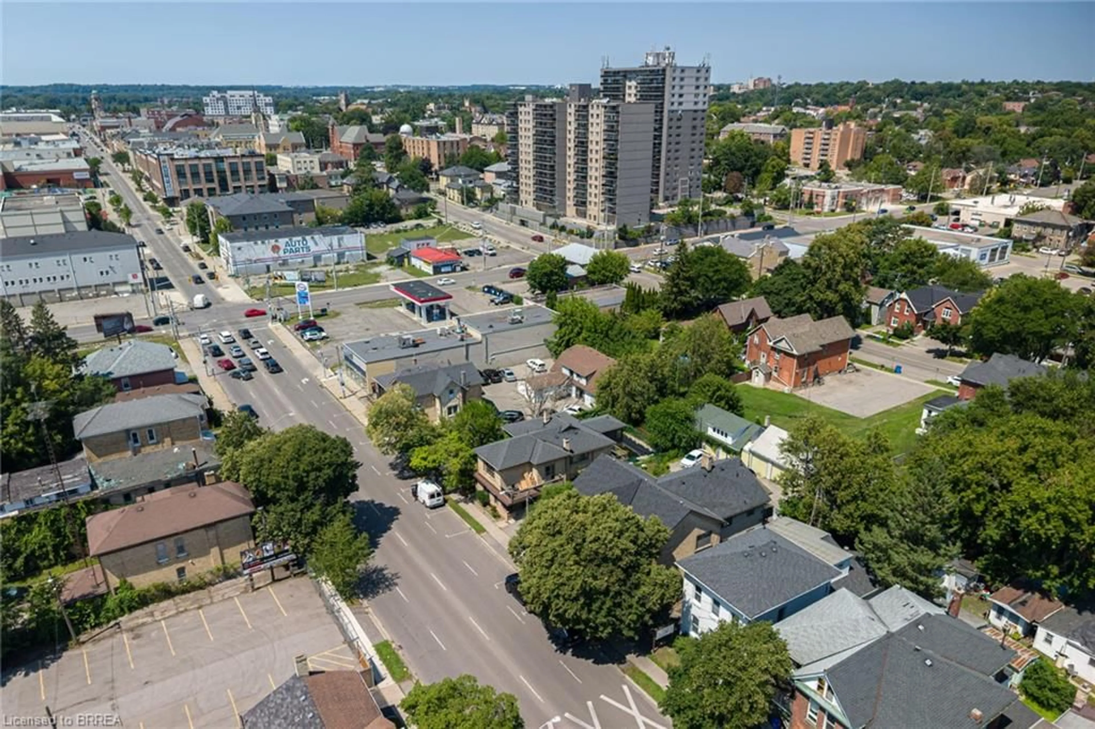 A pic from outside/outdoor area/front of a property/back of a property/a pic from drone, city buildings view from balcony for 212-218 Dalhousie St, Brantford Ontario N3S 3T7