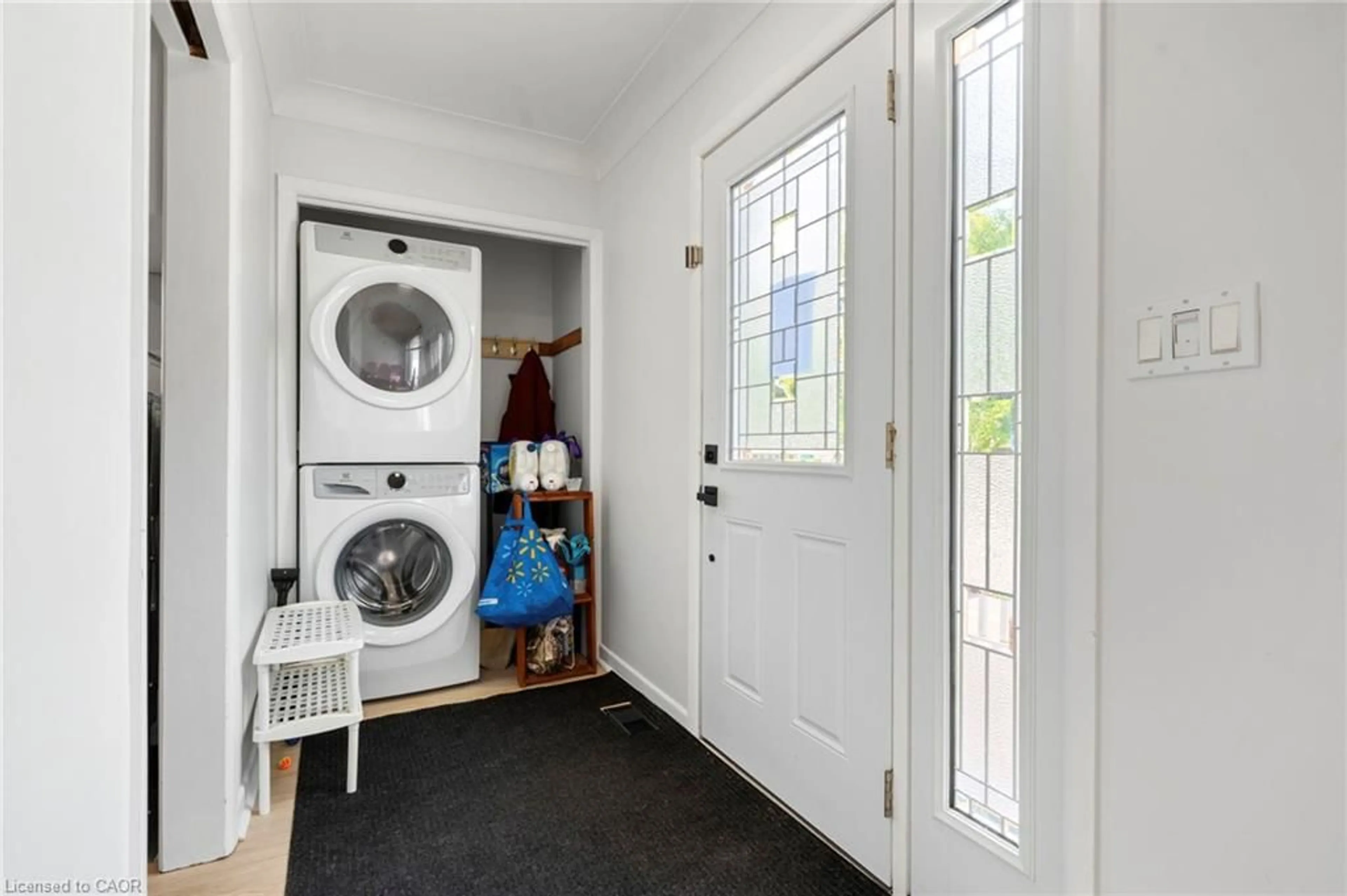 Indoor entryway for 23 Homewood Ave, Simcoe Ontario N3Y 2S9