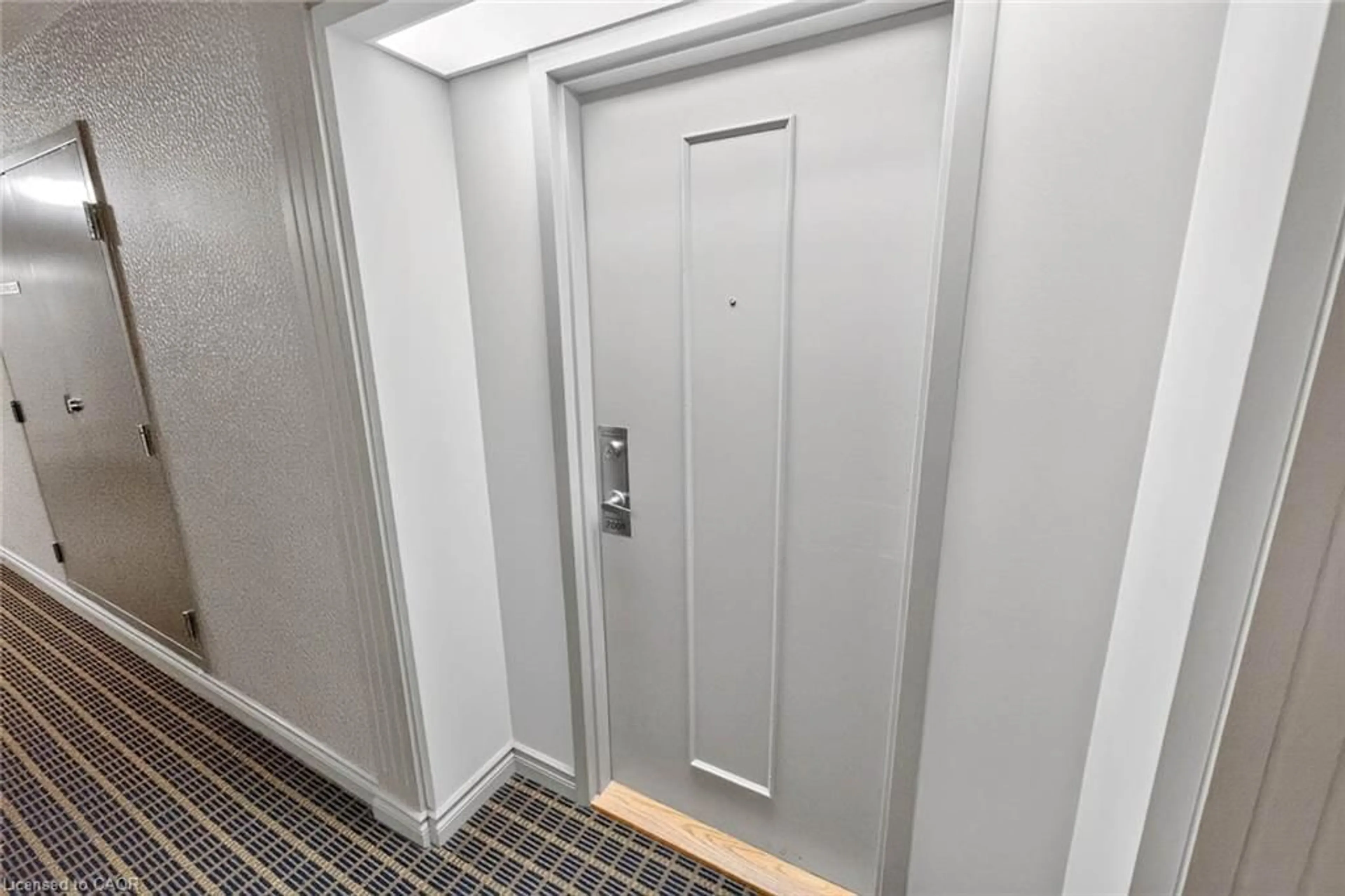 Indoor foyer for 135 Hillcrest Ave #2009, Peel Ontario L5B 4B1
