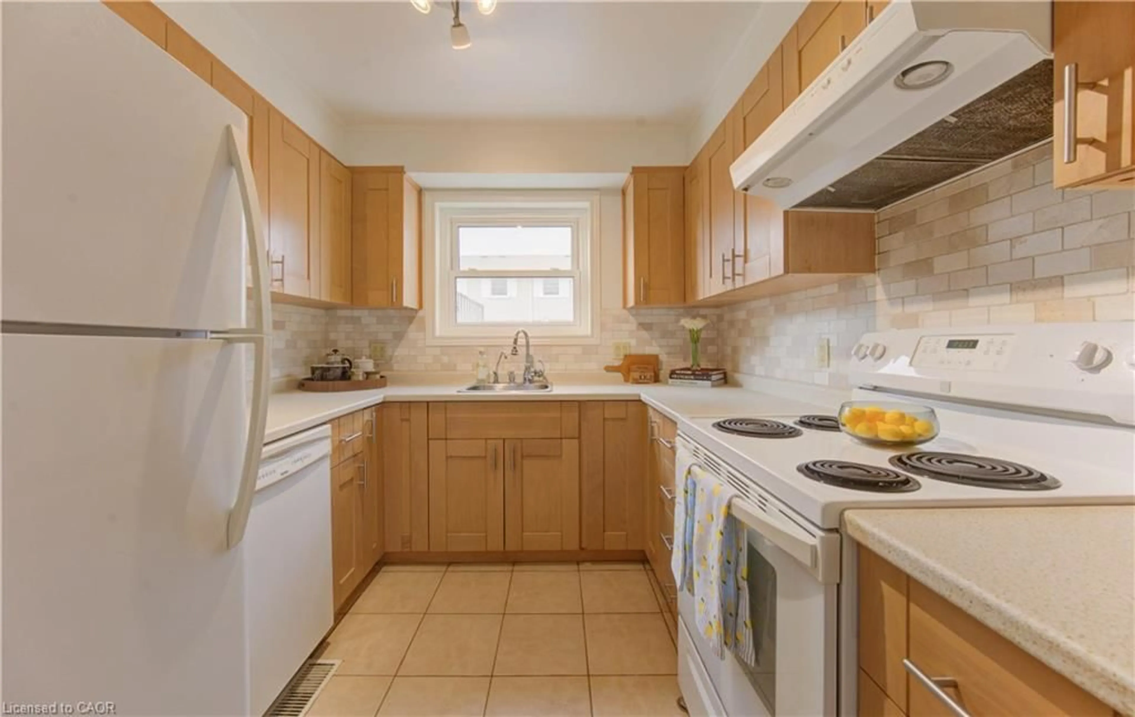 Standard kitchen, ceramic/tile floor for 440 Pioneer Dr #3, Kitchener Ontario N2P 1H6