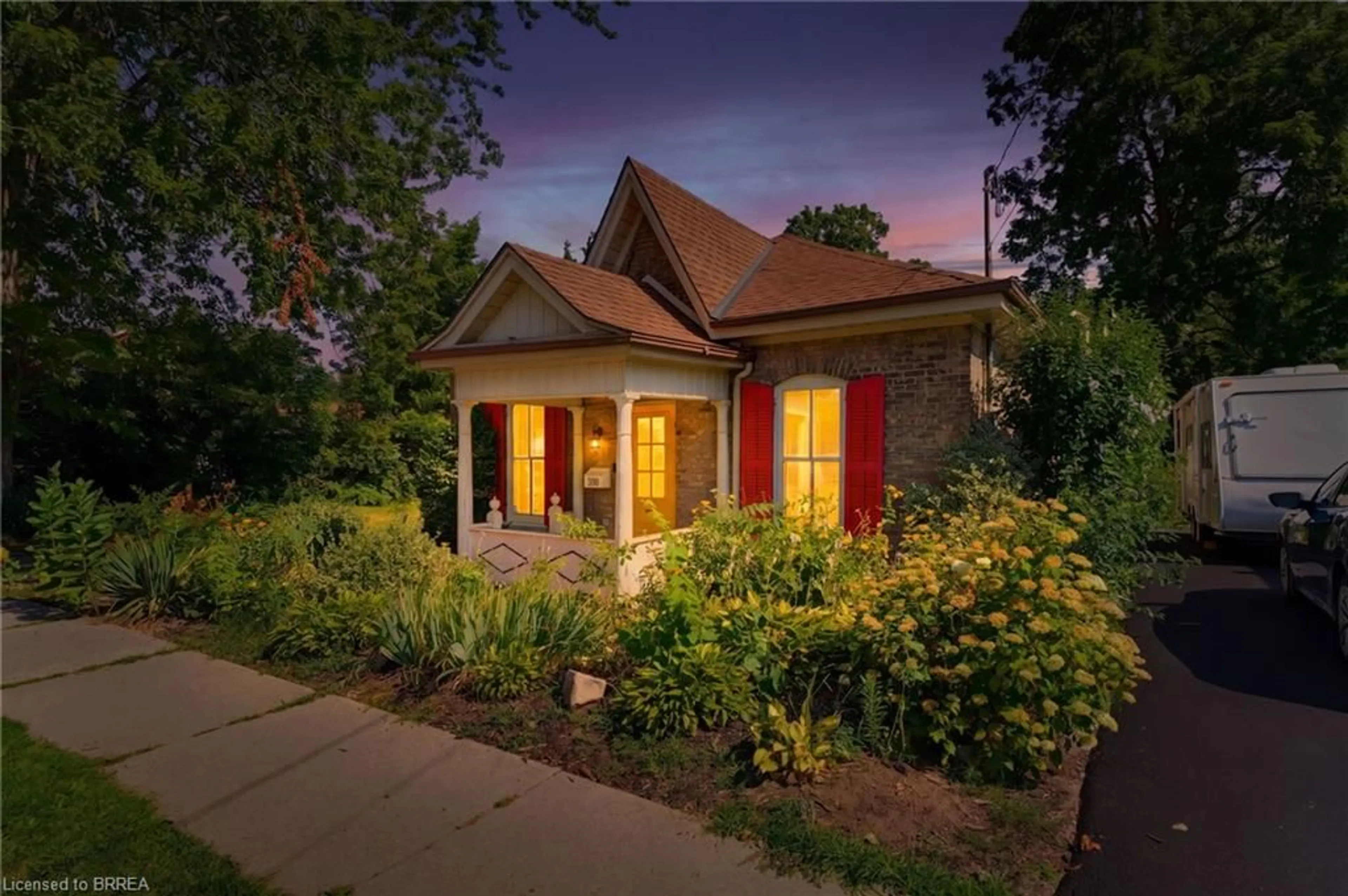 Home with brick exterior material, street for 89 Dundas St, Brantford Ontario N3R 1S4