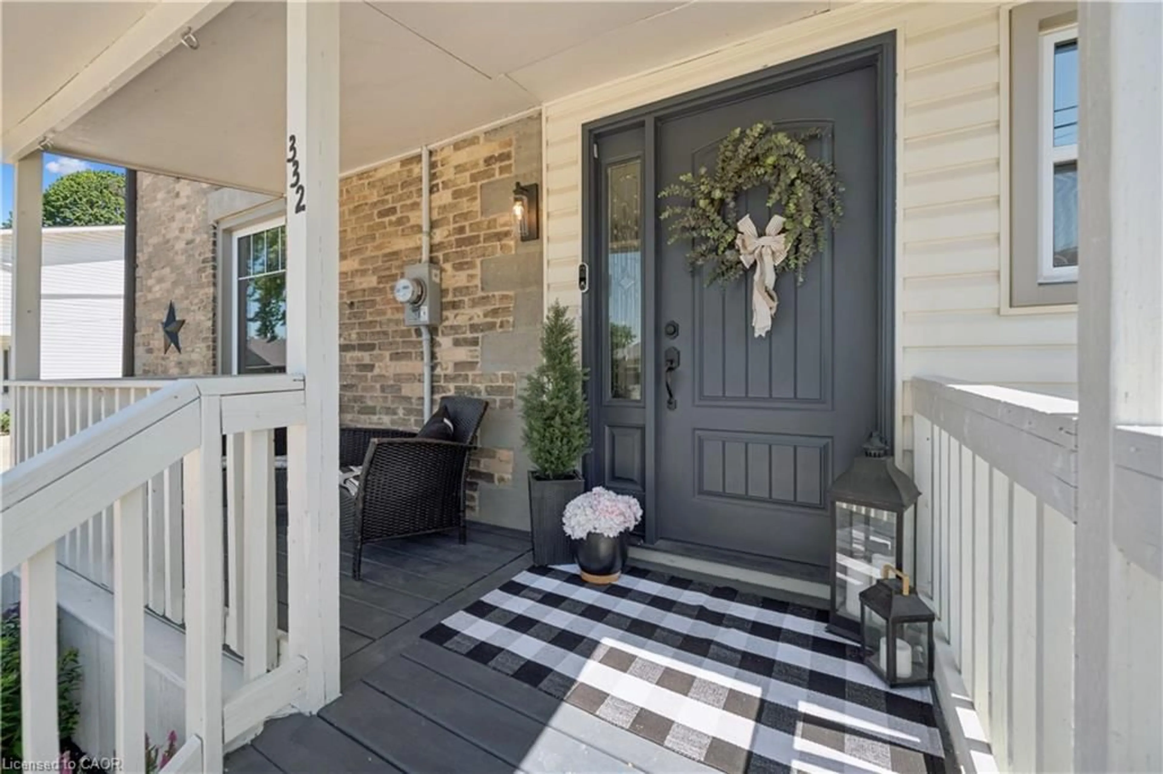 Indoor entryway for 332 Jane St, Palmerston Ontario N0G 2P0