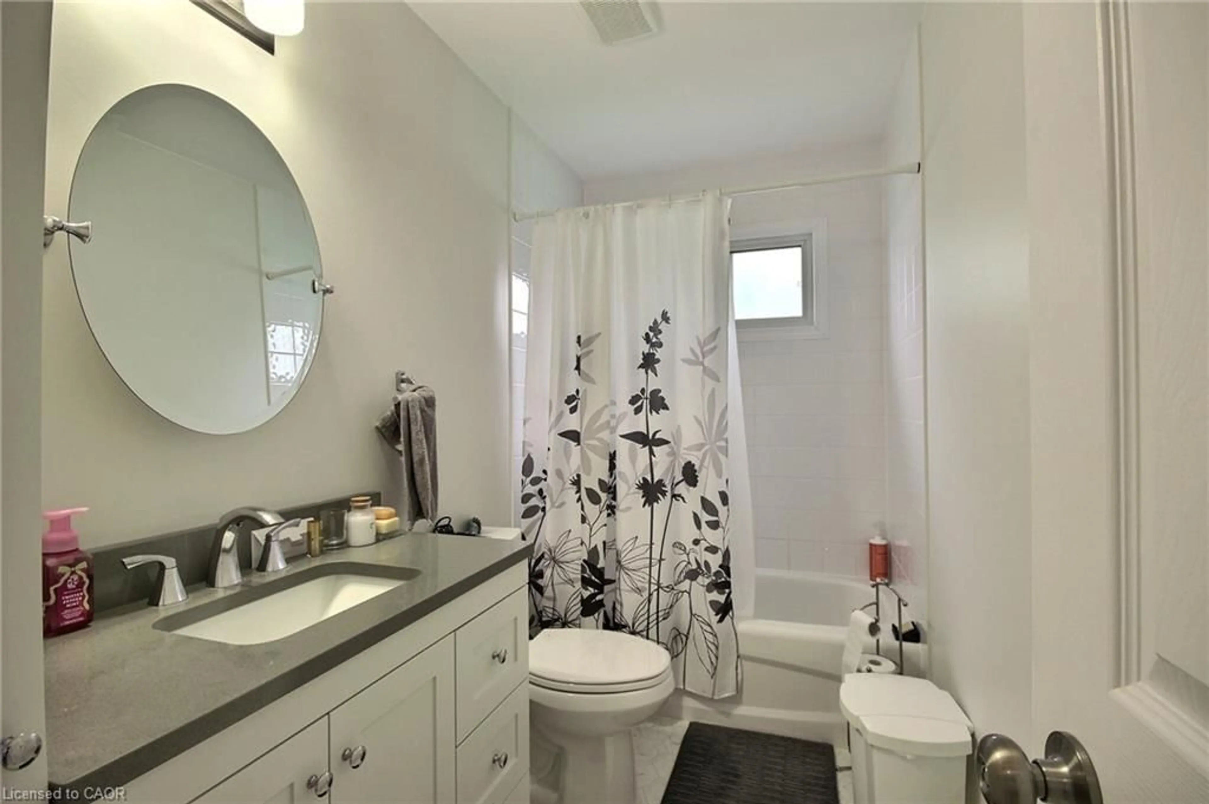 Standard bathroom, ceramic/tile floor for 380 Havelock Ave, Listowel Ontario N4W 3T4