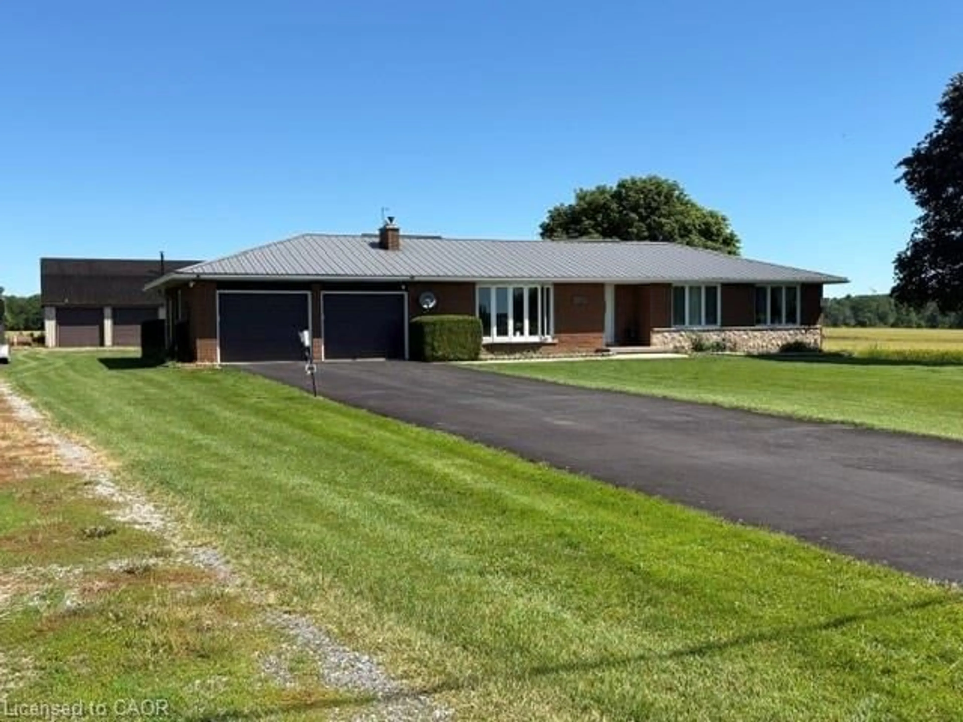 A pic from outside/outdoor area/front of a property/back of a property/a pic from drone, street for 3271 Rainham Rd, Haldimand Ontario N0A 1L0