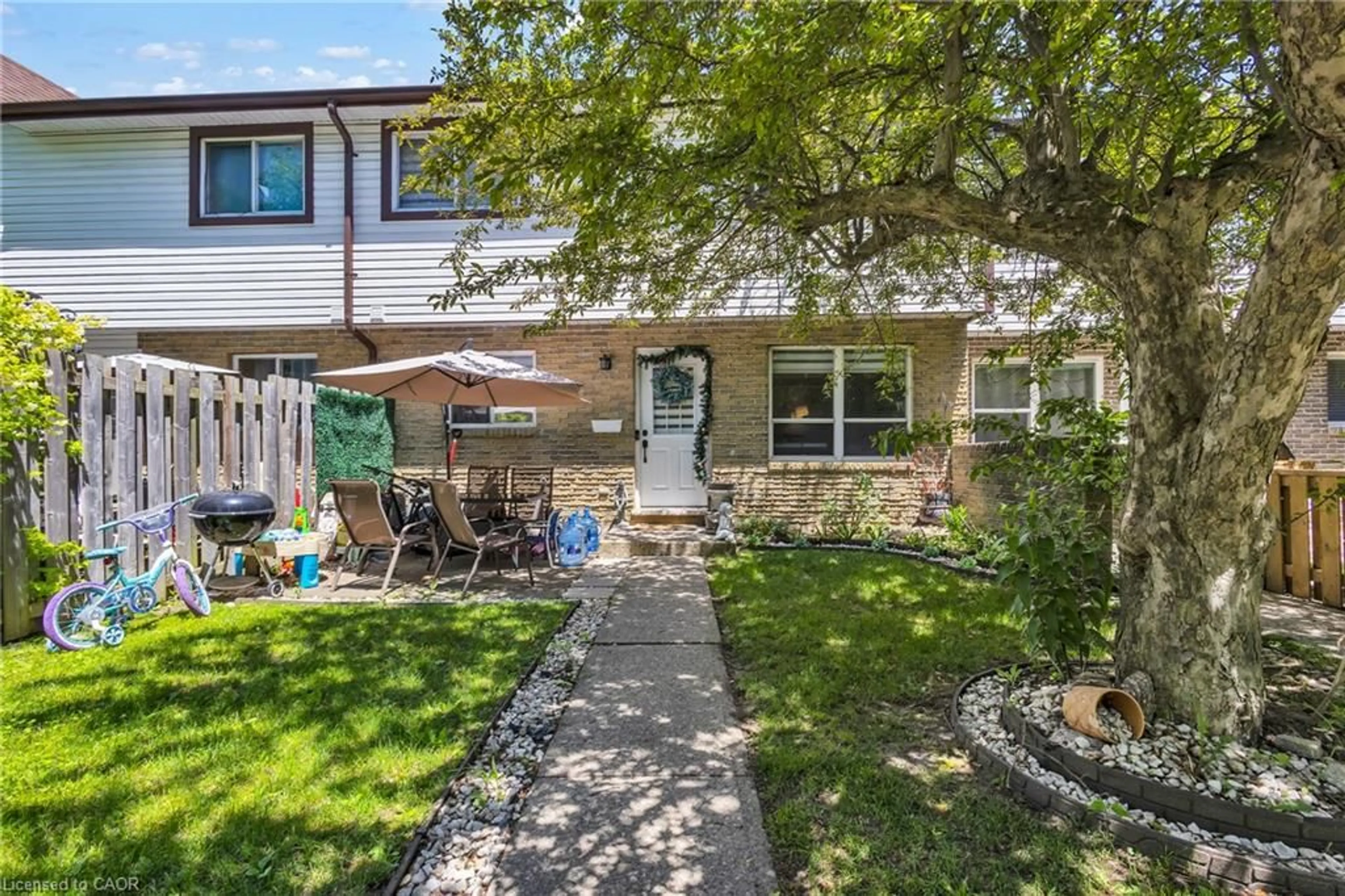 Patio, street for 375 Pioneer Dr #7, Kitchener Ontario N2P 1L8