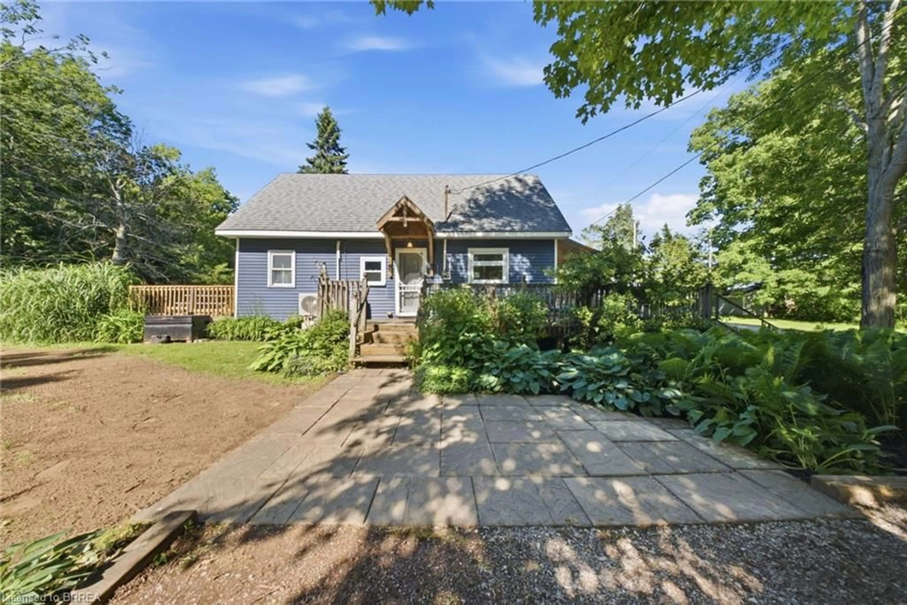A pic from outside/outdoor area/front of a property/back of a property/a pic from drone, street for 523 Avalon Lane, Port Dover Ontario N3Y 4K2