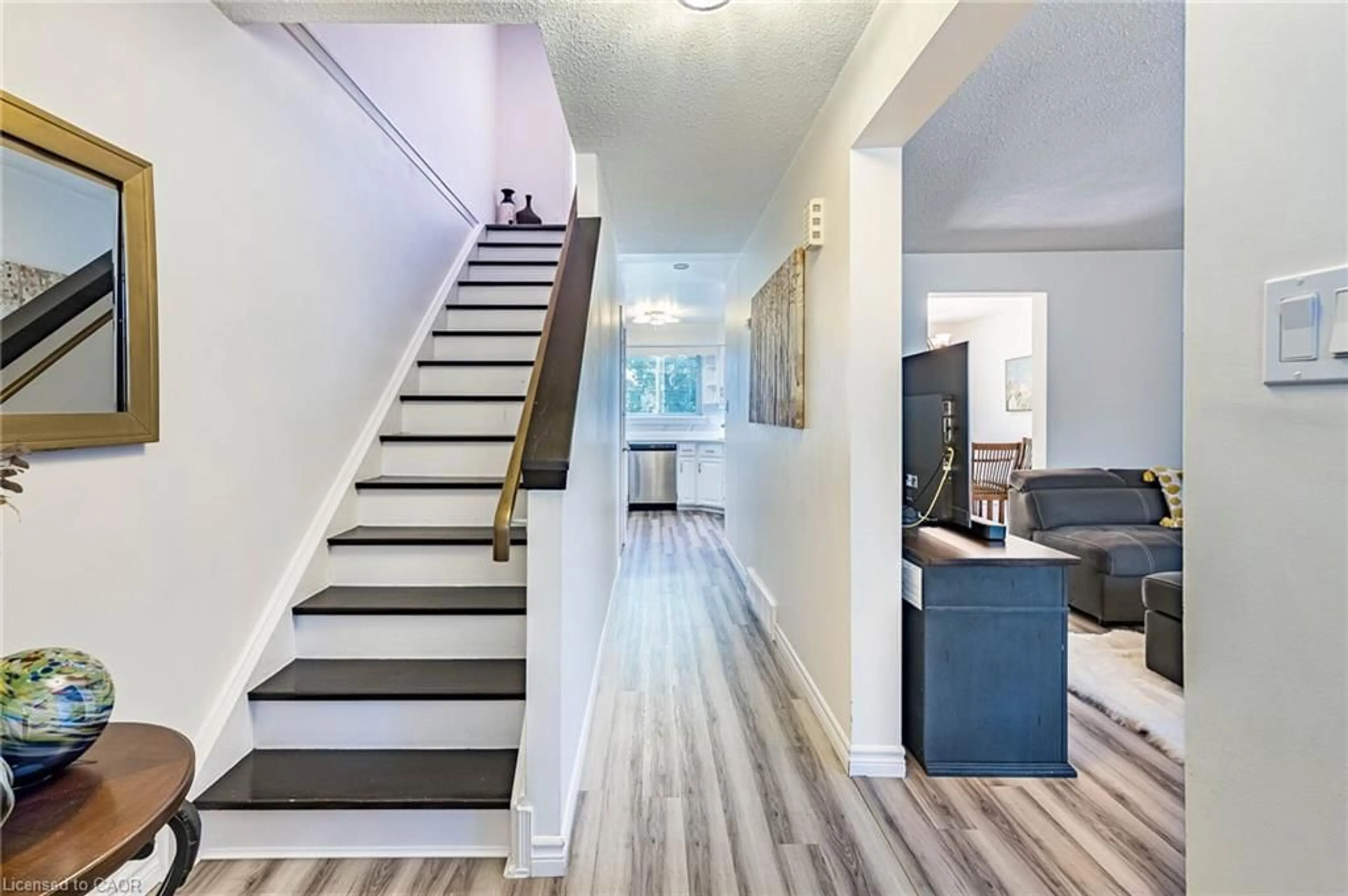 Indoor entryway for 95 Hadati Rd Rd, Guelph Ontario N1E 6G9