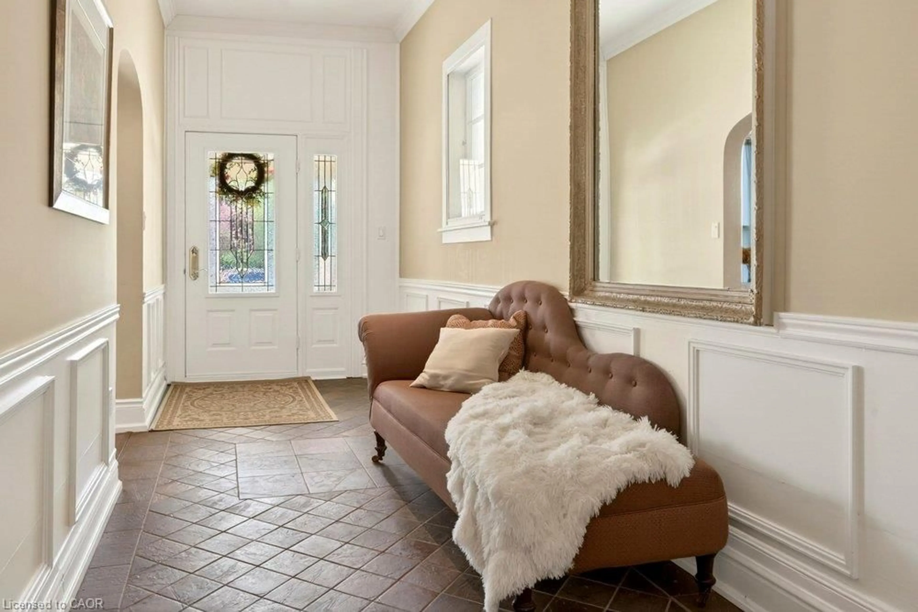 Indoor entryway for 377 Hess St, Hamilton Ontario L8P 3R2