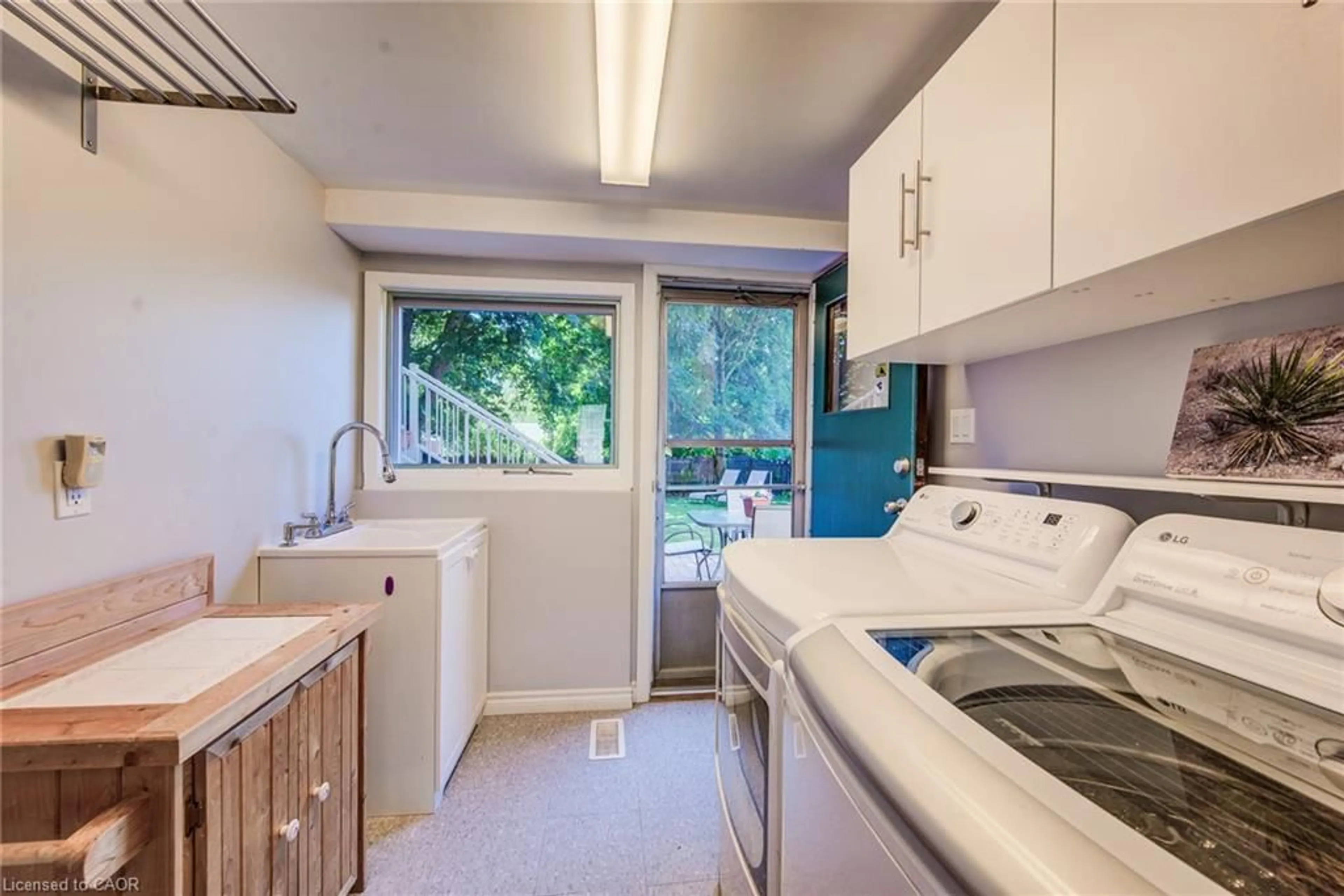 Kitchen with laundary machines, unknown for 215 Winfield Ave, Waterloo Ontario N2J 3M8
