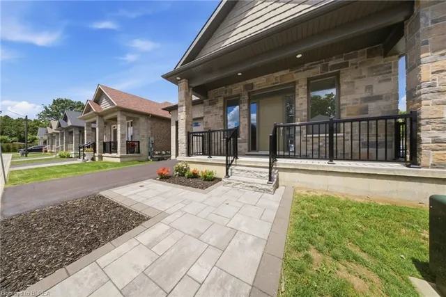 6 Beckett Dr #10, Brantford 2