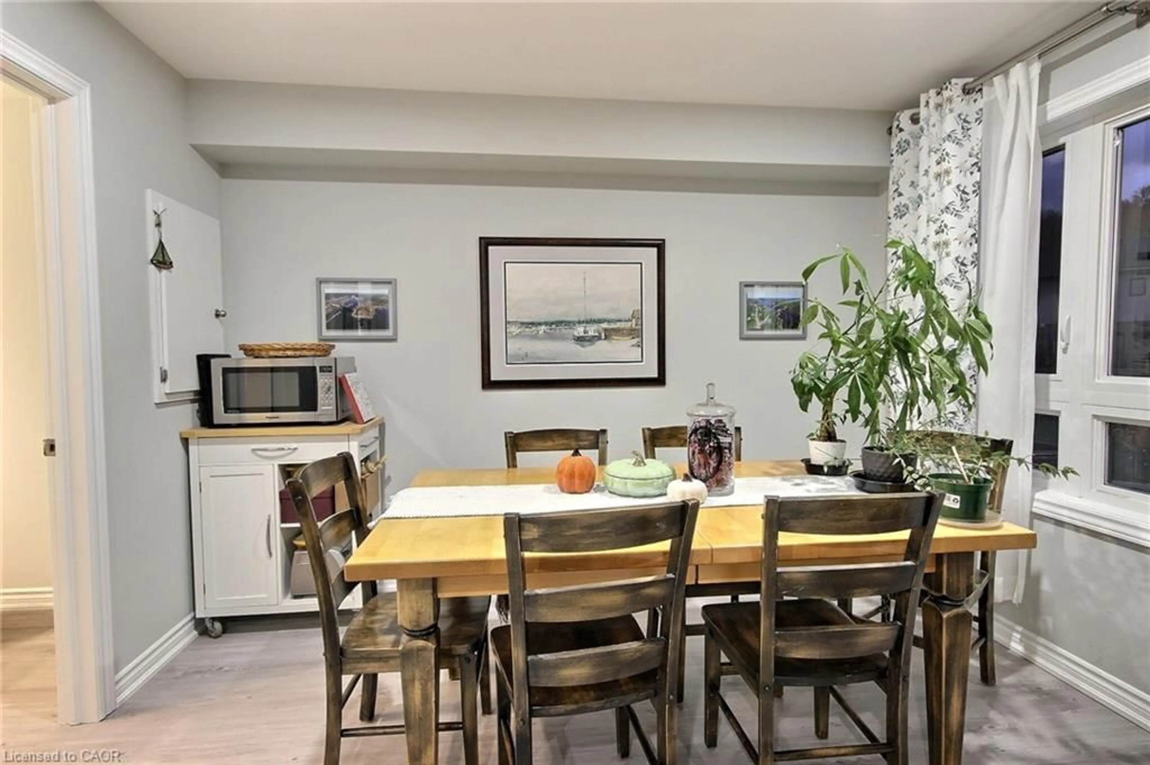 Dining room, unknown for 287 Chapel Hill Dr, Kitchener Ontario N2R 0S4