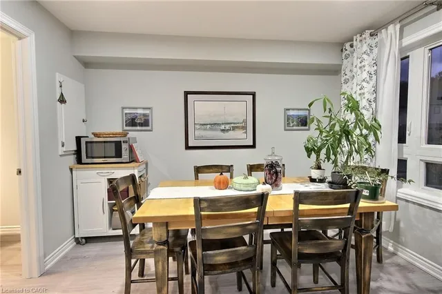 287 Chapel Hill Dr, Kitchener 4