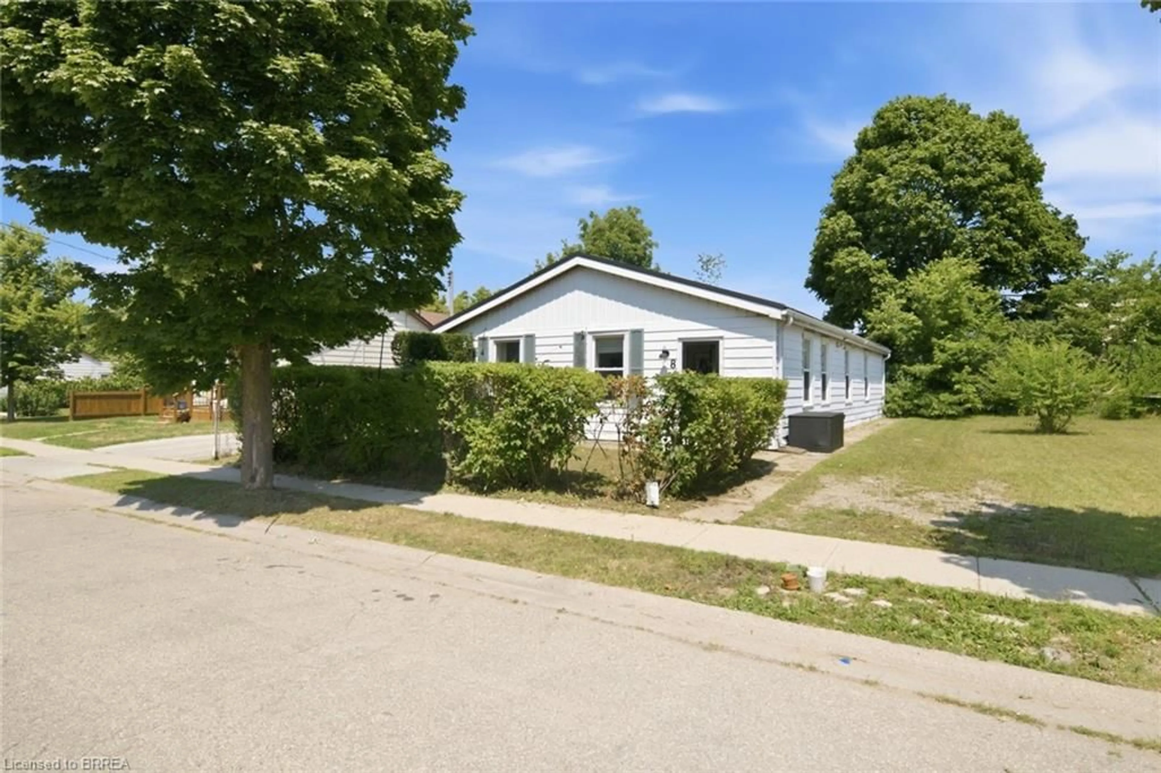 Unknown for 8 Russell St, Brantford Ontario N3R 1Y7