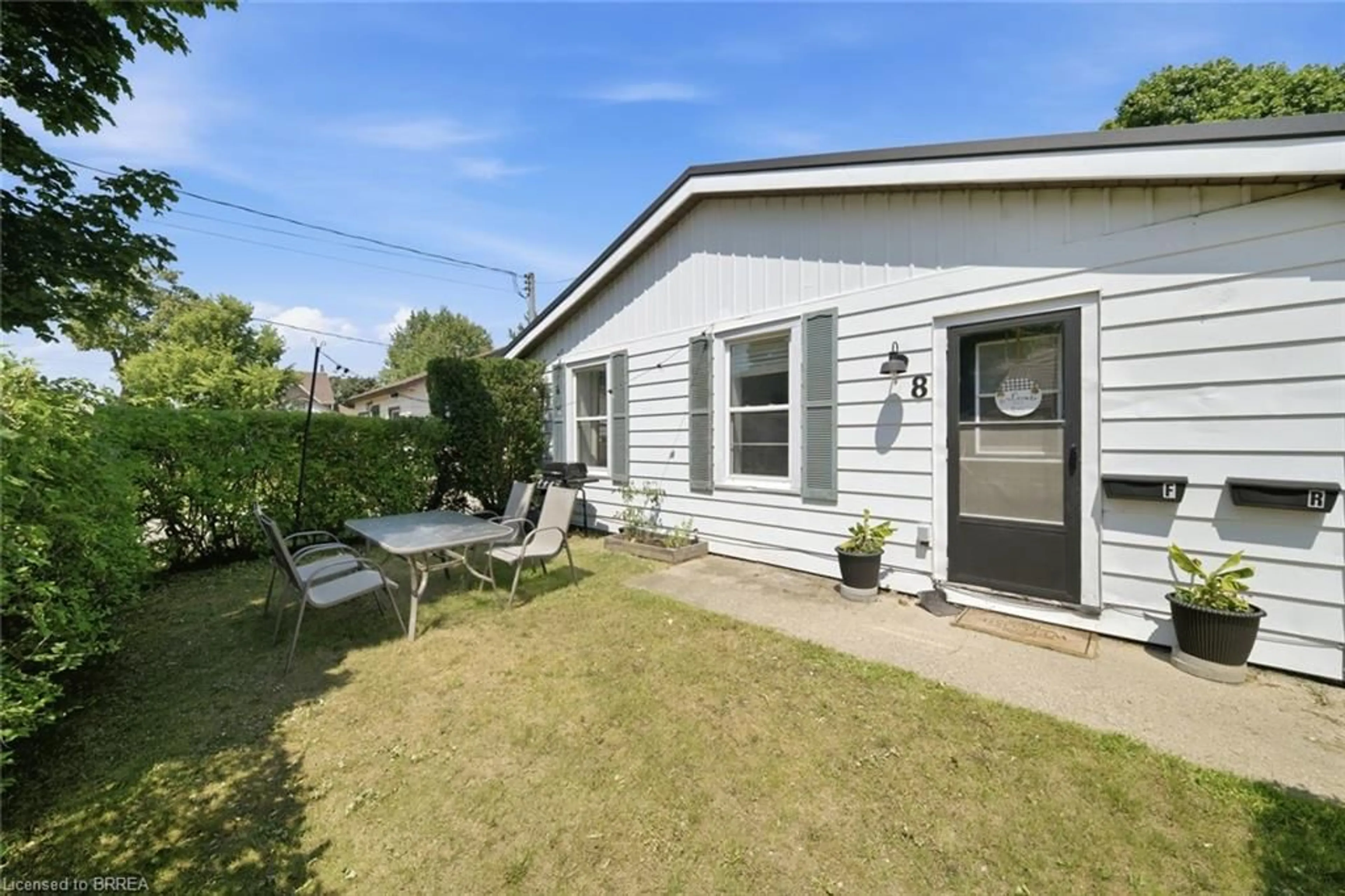 Unknown for 8 Russell St, Brantford Ontario N3R 1Y7
