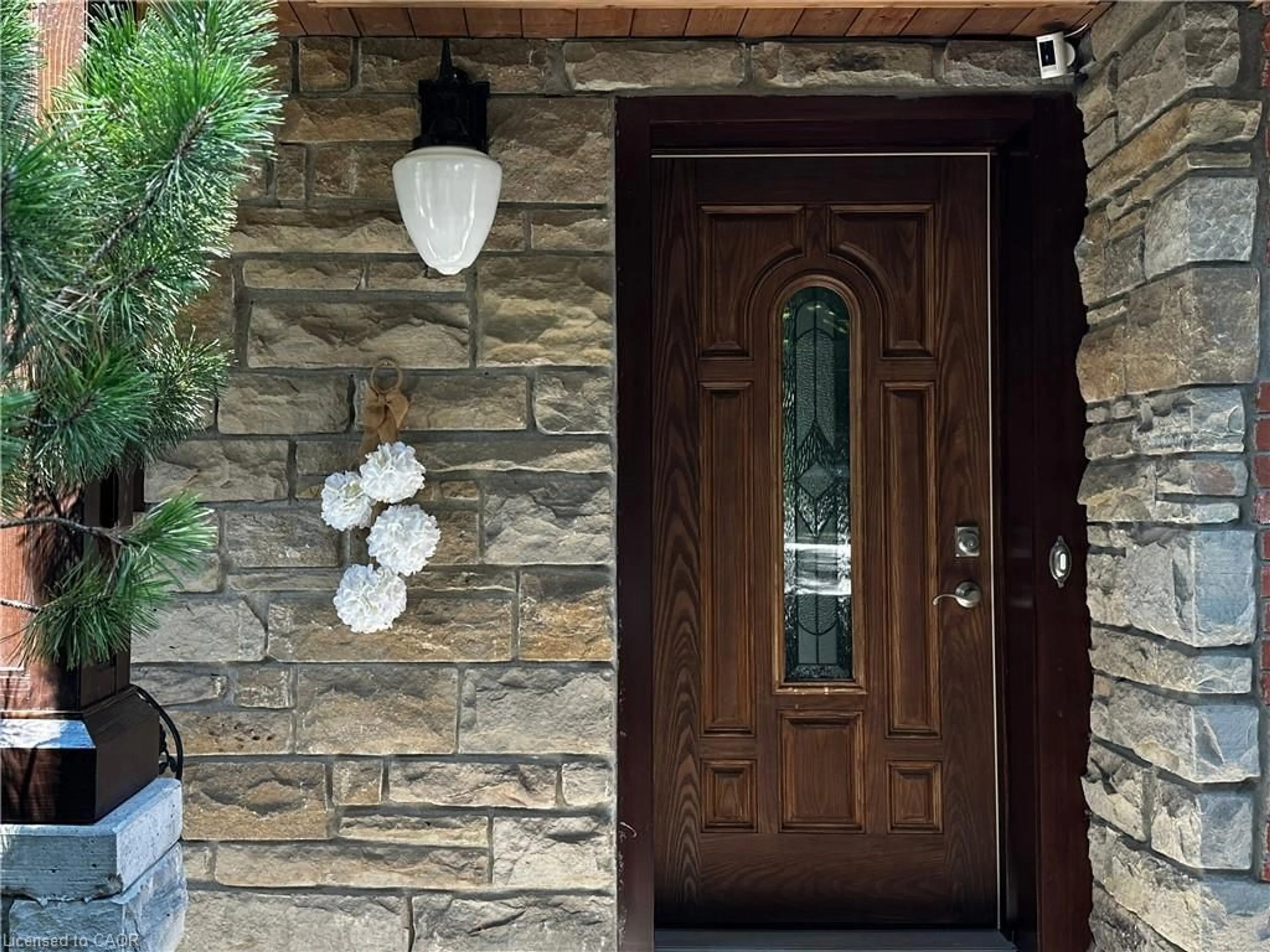 Indoor entryway for 74 Mitchell St, Ayr Ontario N0B 1E0