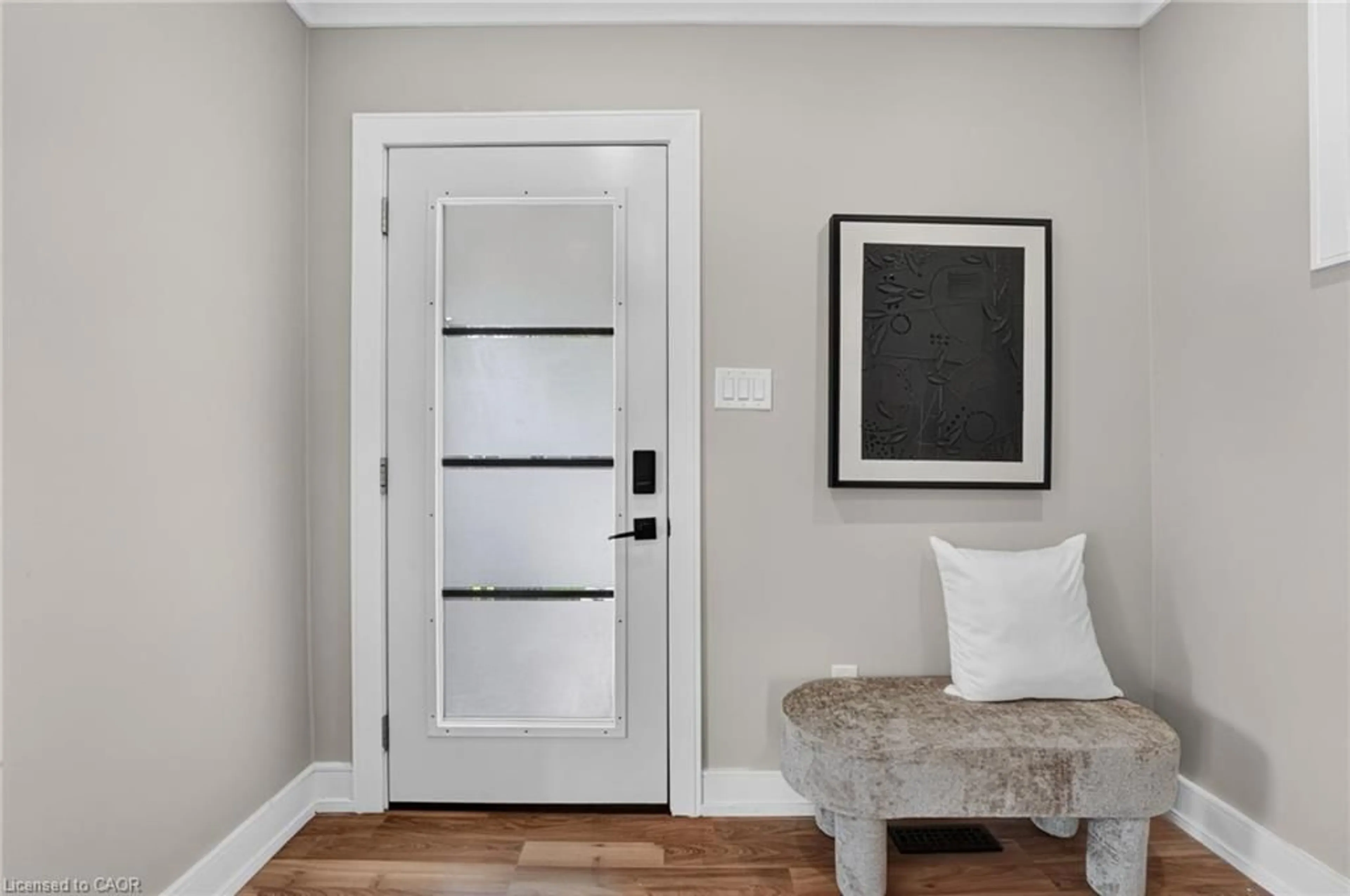 Indoor entryway for 793 Steele St, Port Colborne Ontario L3K 4Z5