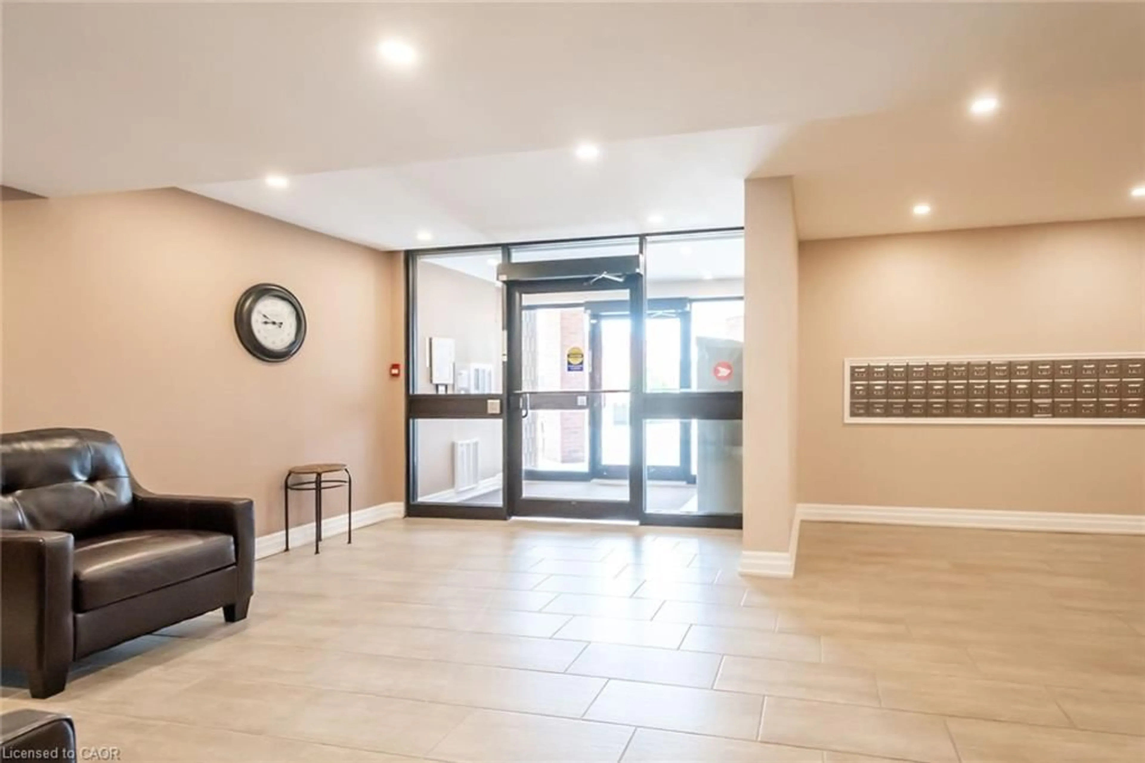Indoor foyer for 99 Donn Ave #403, Stoney Creek Ontario L8E 4Z9