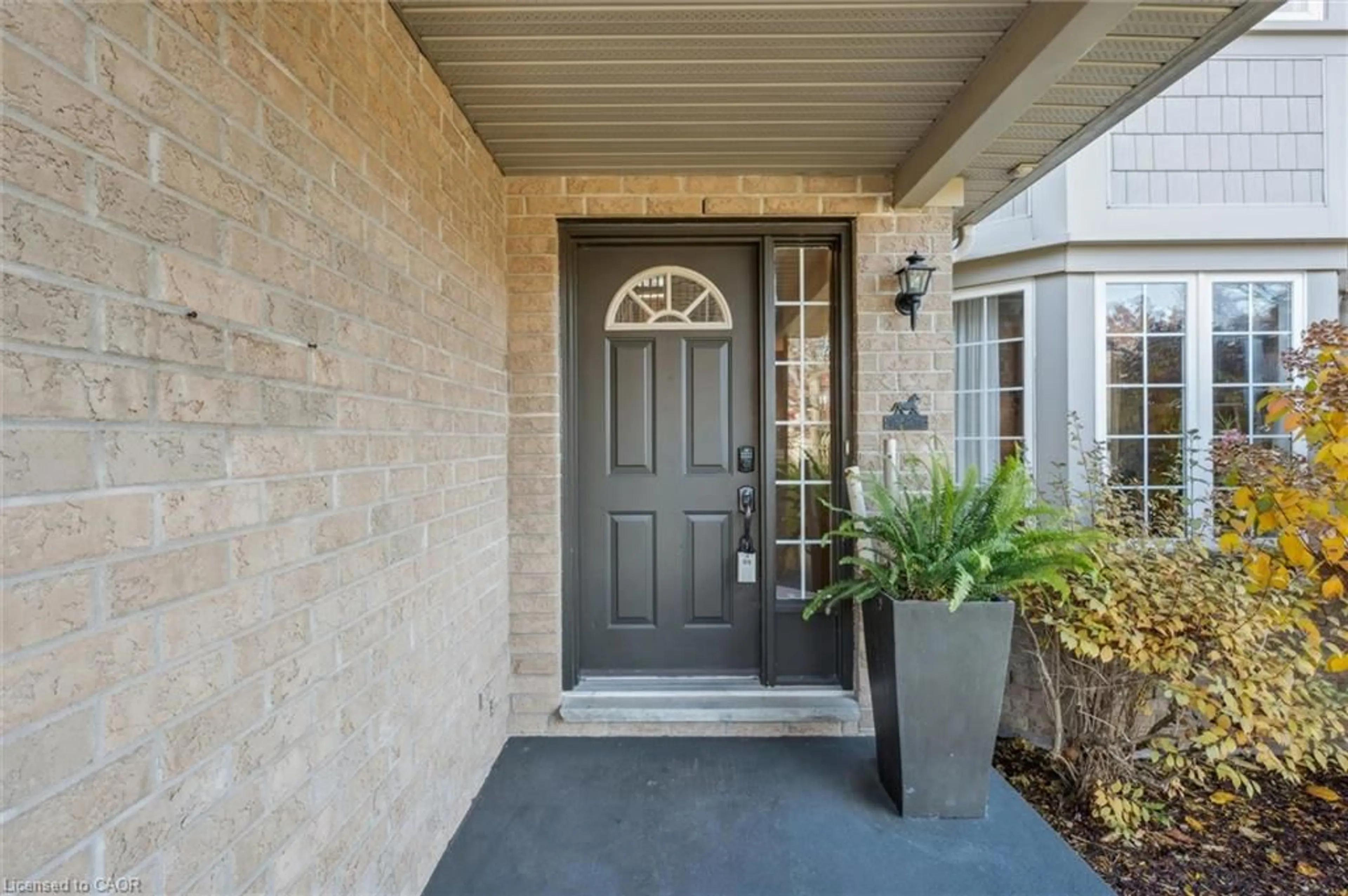 Indoor entryway for 7 Hearthbridge St, Kitchener Ontario N2R 1L5