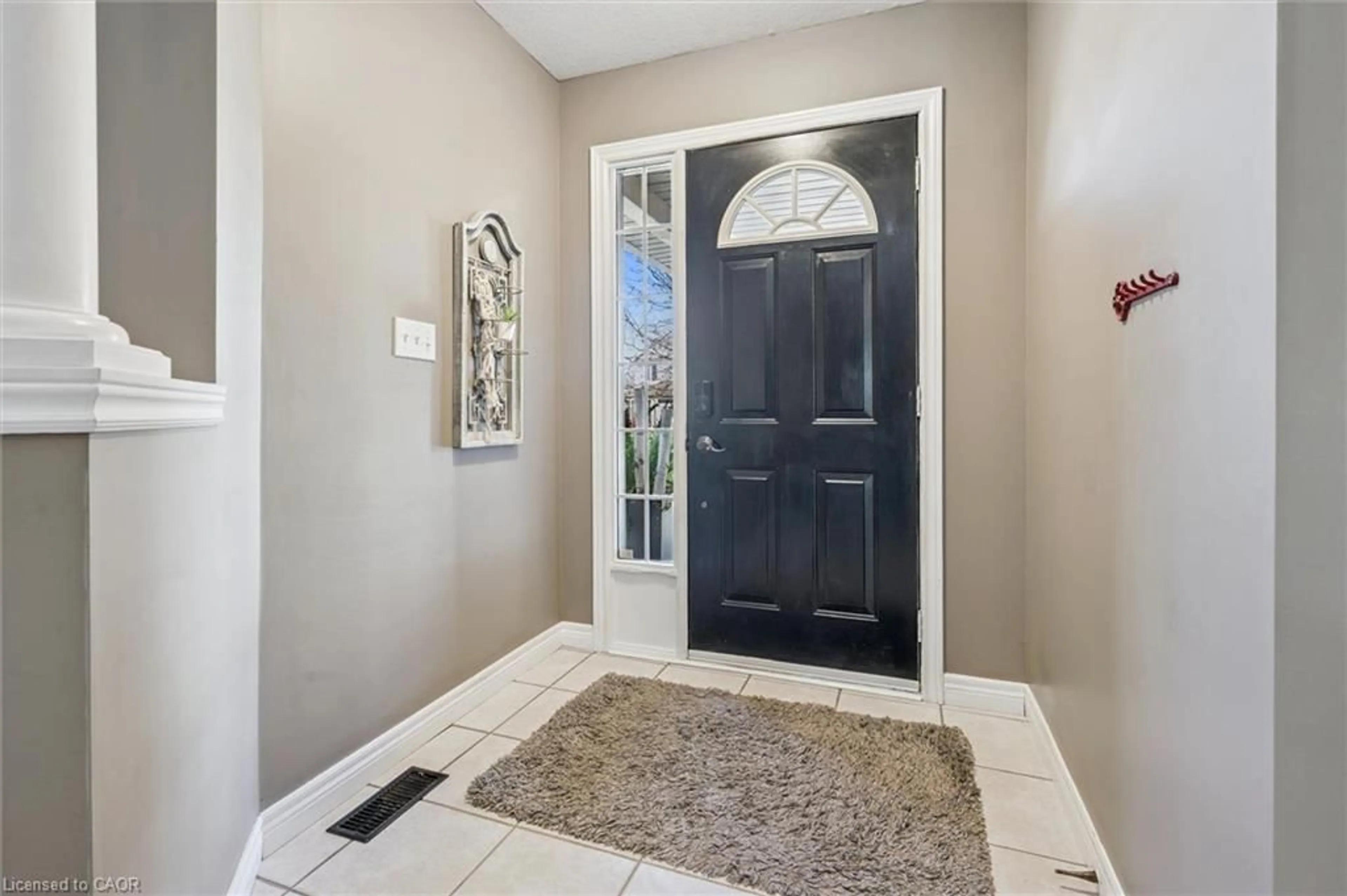 Indoor entryway for 7 Hearthbridge St, Kitchener Ontario N2R 1L5
