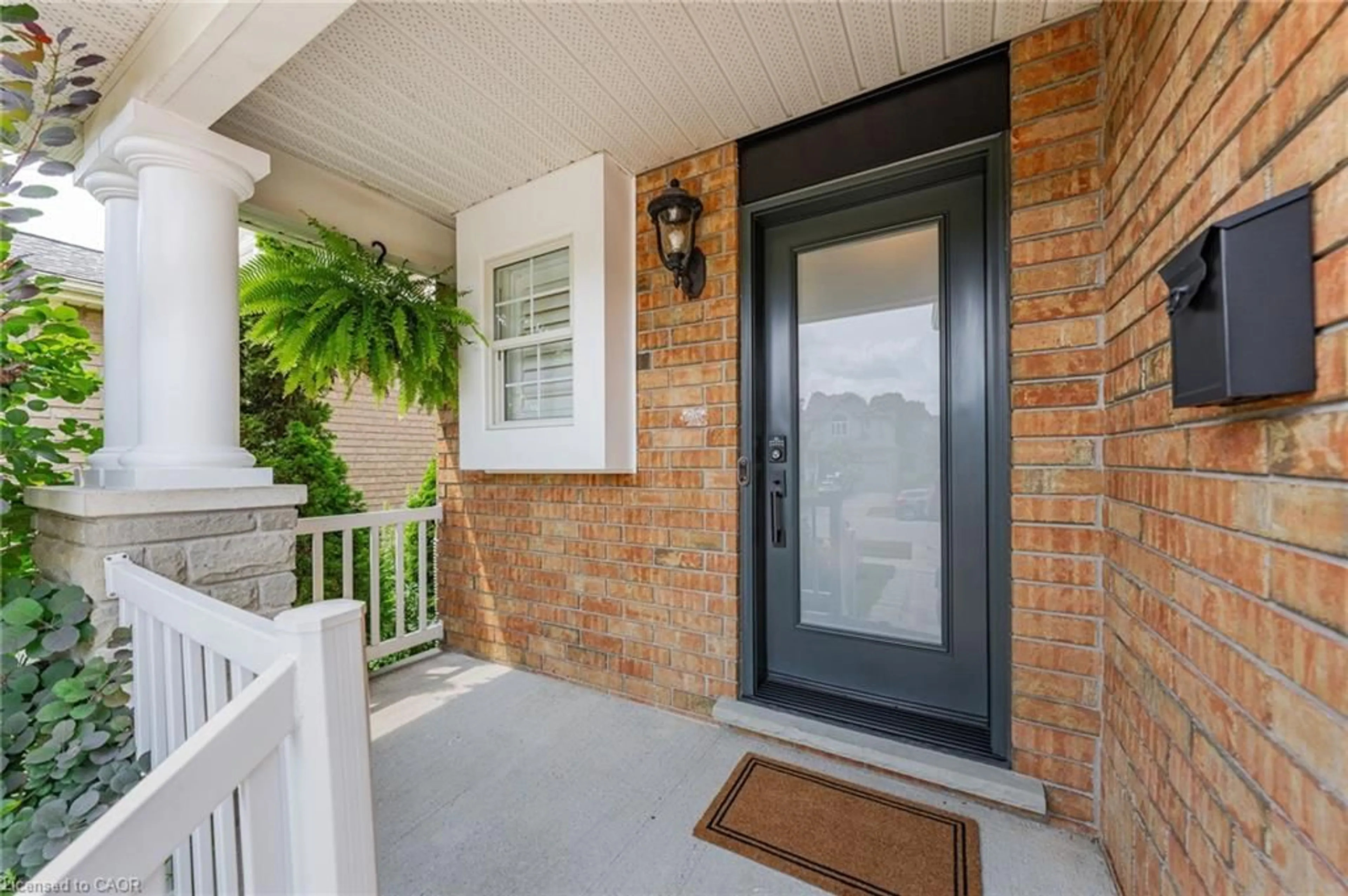 Indoor entryway for 480 Veronica Dr, Kitchener Ontario N2A 4E8